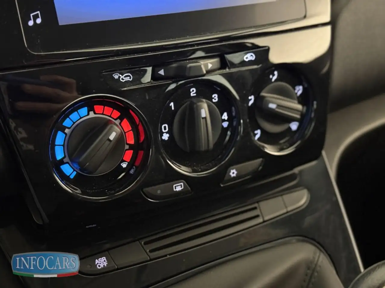 Lancia Ypsilon 2023 — фото 15
