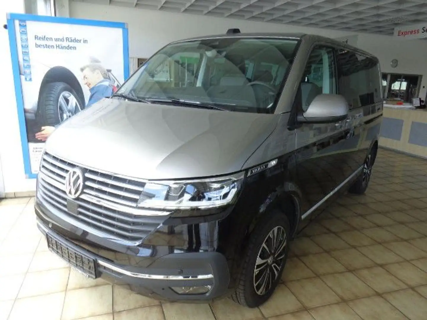 Volkswagen T6 Caravelle T6.1 Transporter Caravelle Highline Schwarz - 1