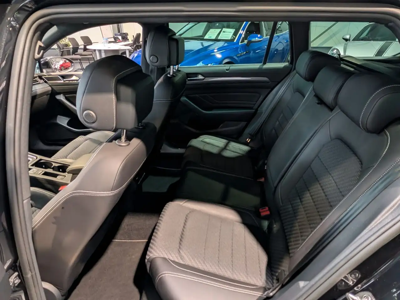 Volkswagen Passat Variant 1.5 TSI DSG Business 8fach R-Line 9