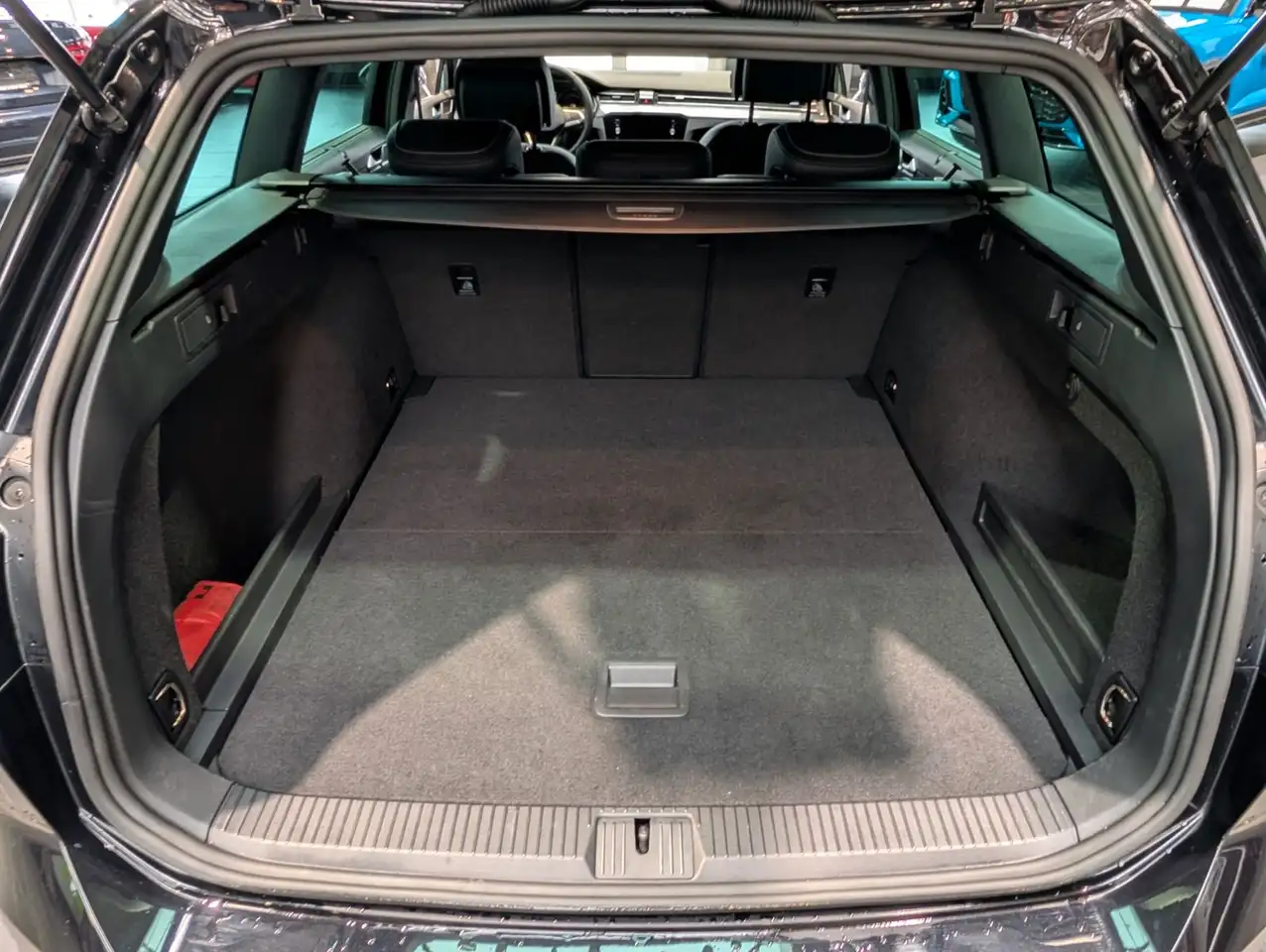 Volkswagen Passat Variant 1.5 TSI DSG Business 8fach R-Line 12