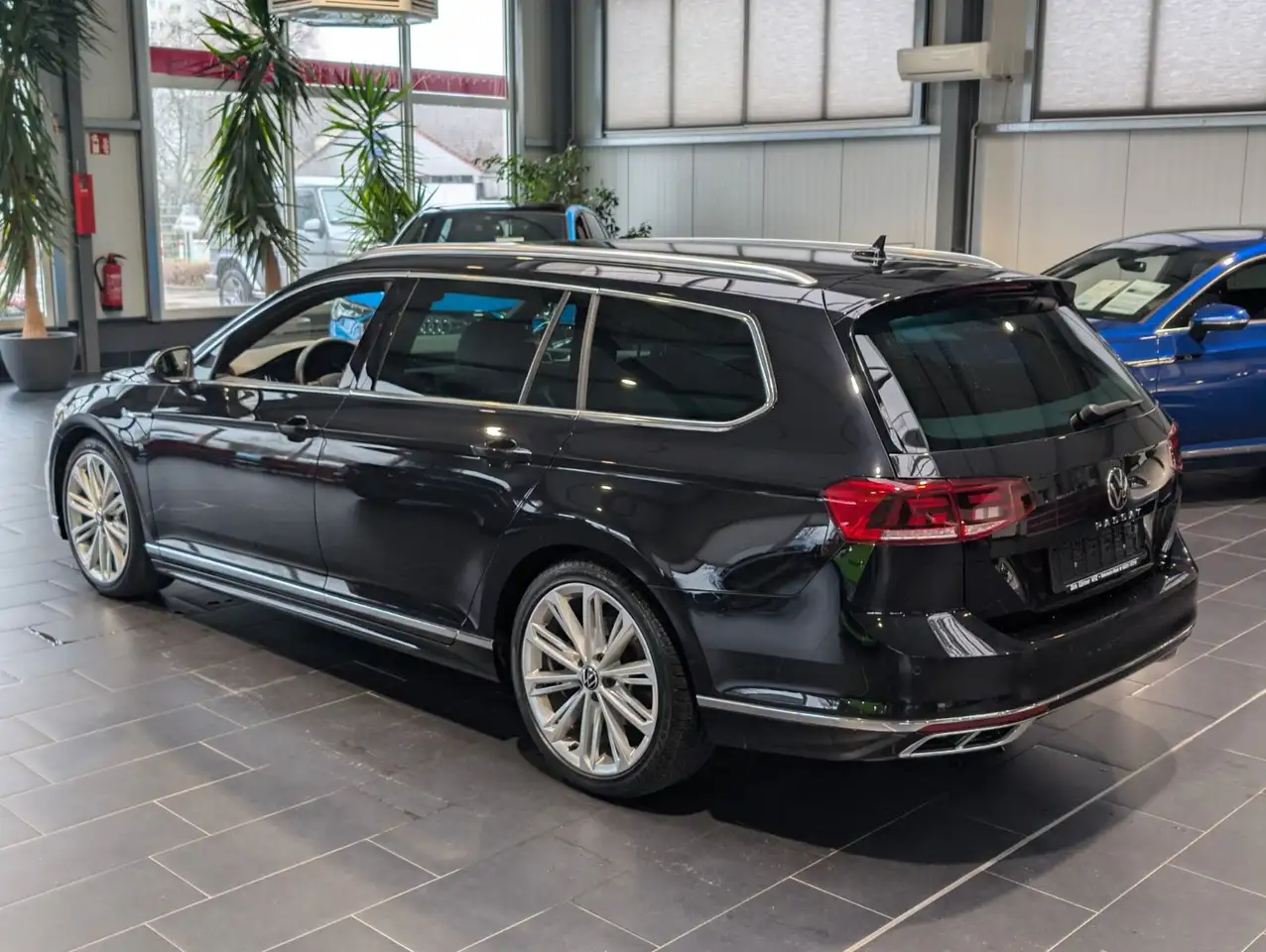 Volkswagen Passat Variant 1.5 TSI DSG Business 8fach R-Line 2