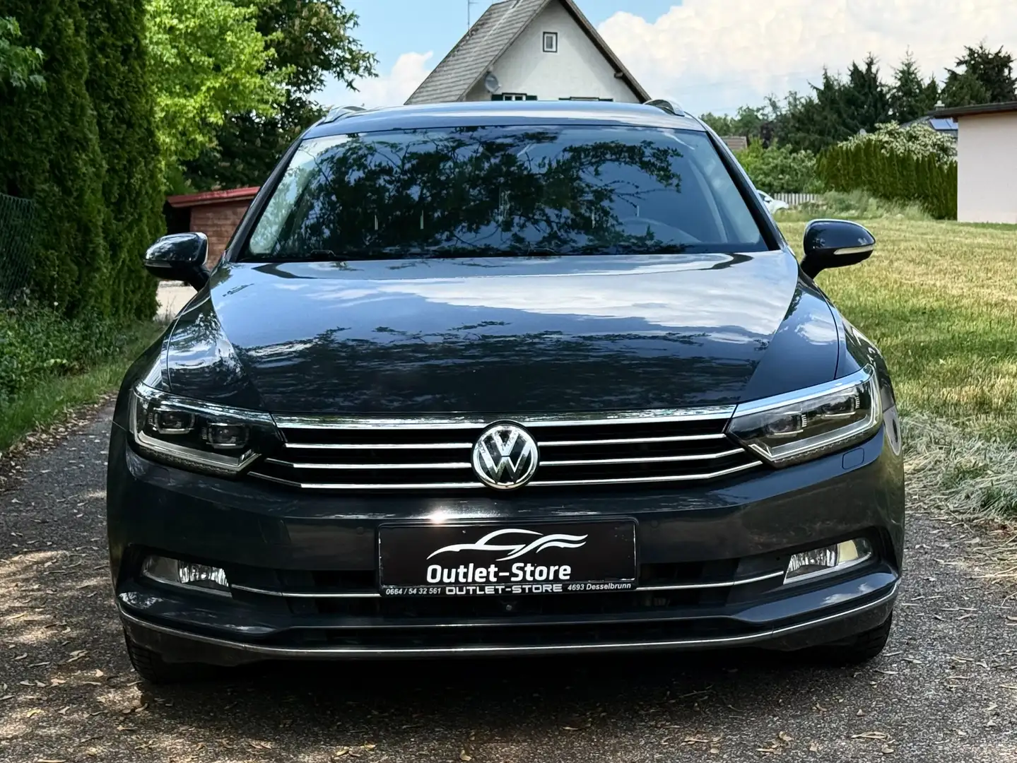 Volkswagen Passat Variant Highline BMT*2.Besitz*Leder*Dynaudio*Navi*Massage* Grau - 2