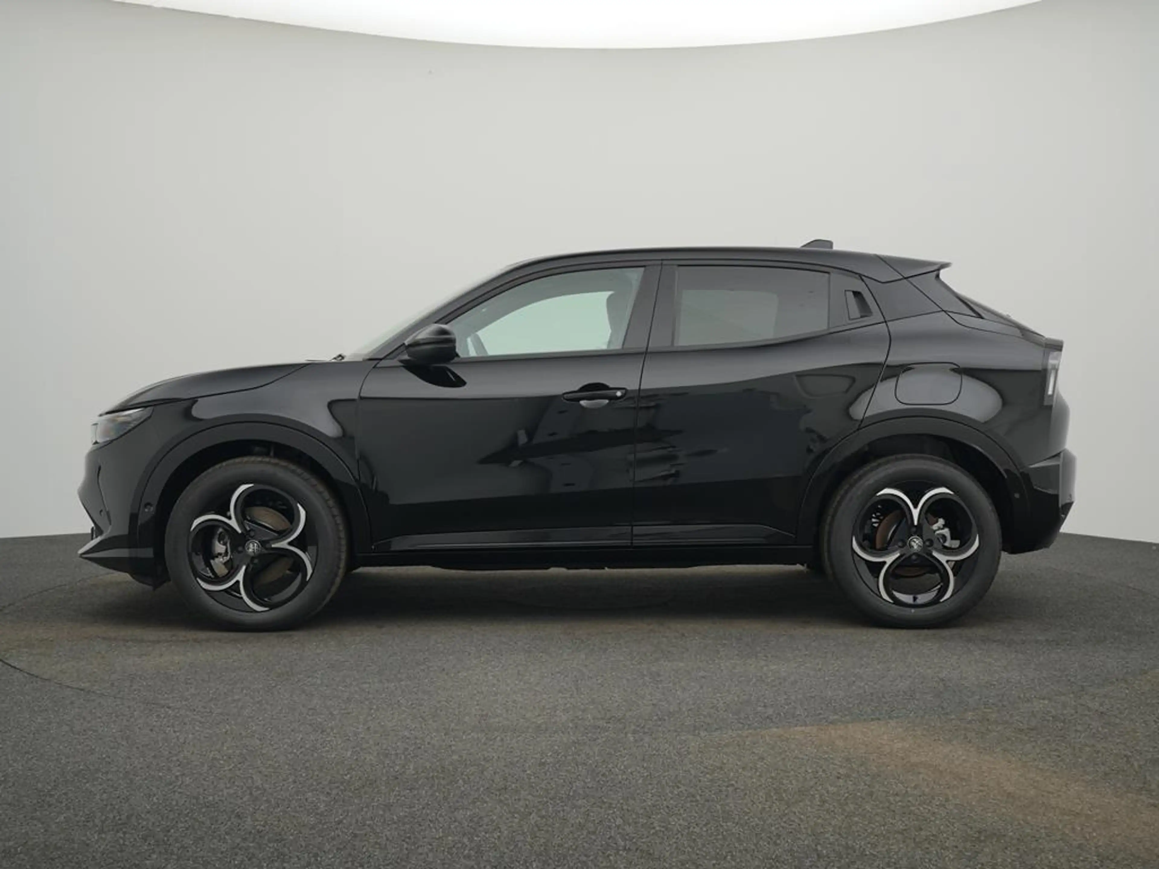 Alfa Romeo Junior Elettrica 115 kW Ti — photo 5