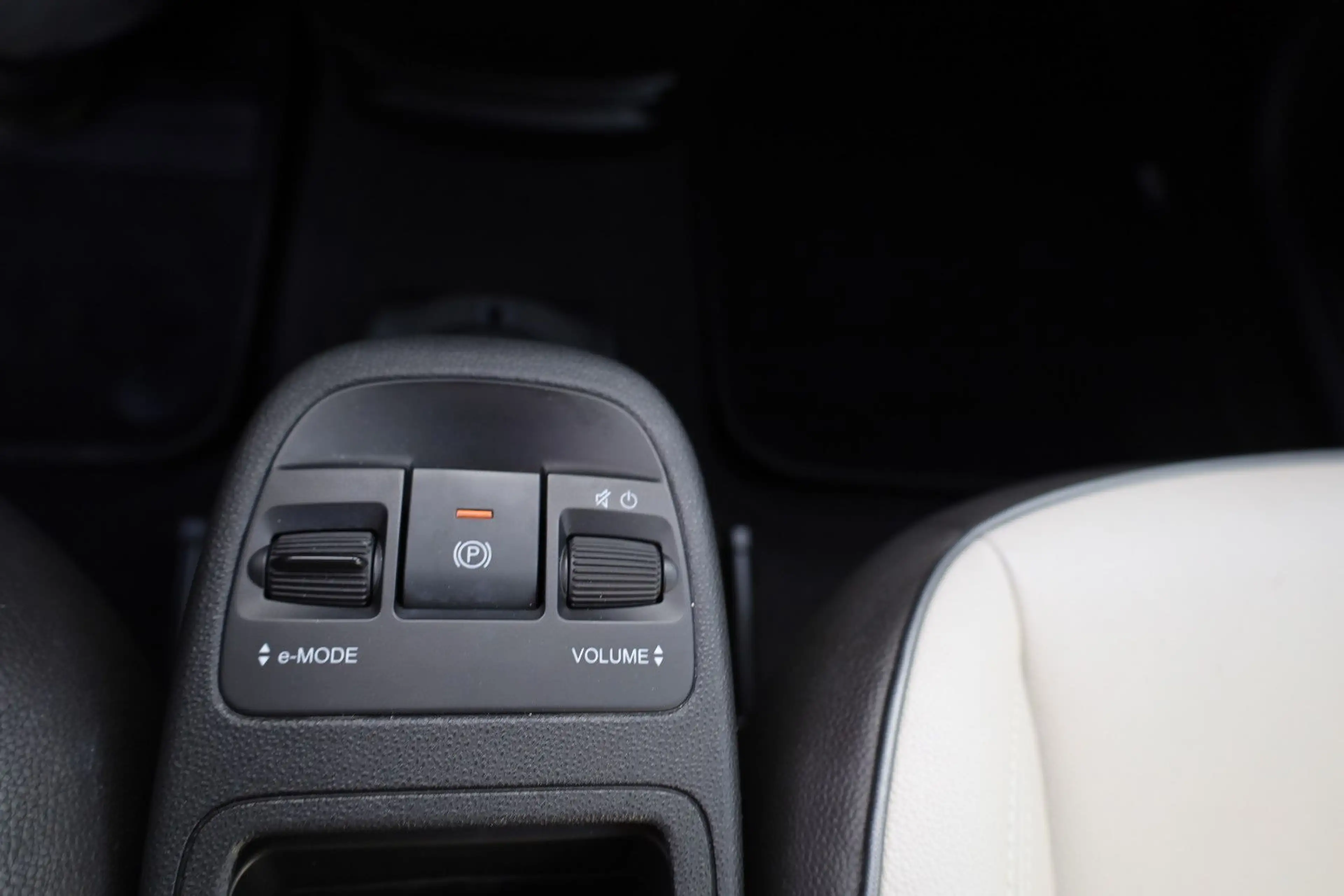 Fiat 500e La Prima by Bocelli SOH 95,9% — photo 11