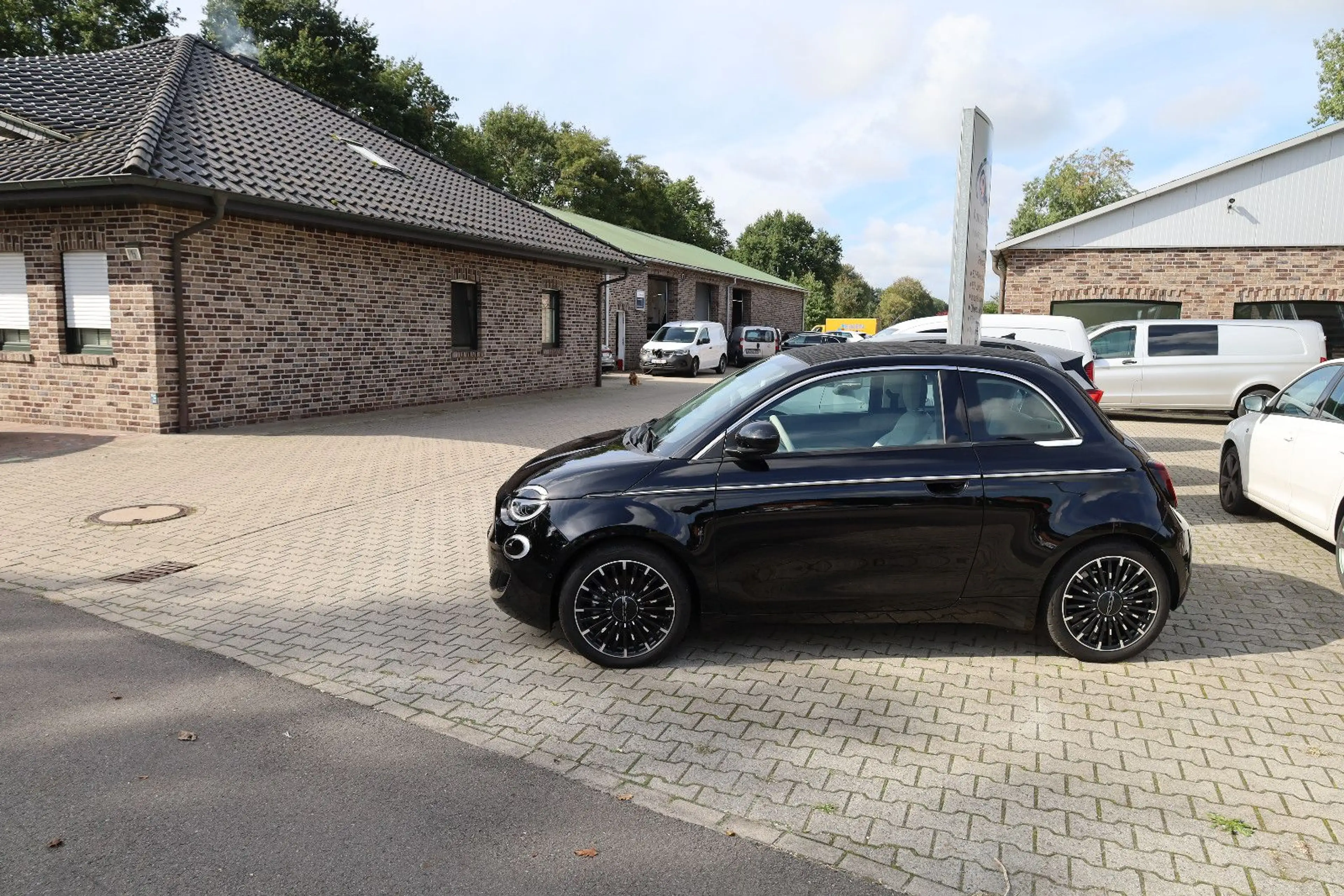 Fiat 500e La Prima by Bocelli SOH 95,9% — photo 3