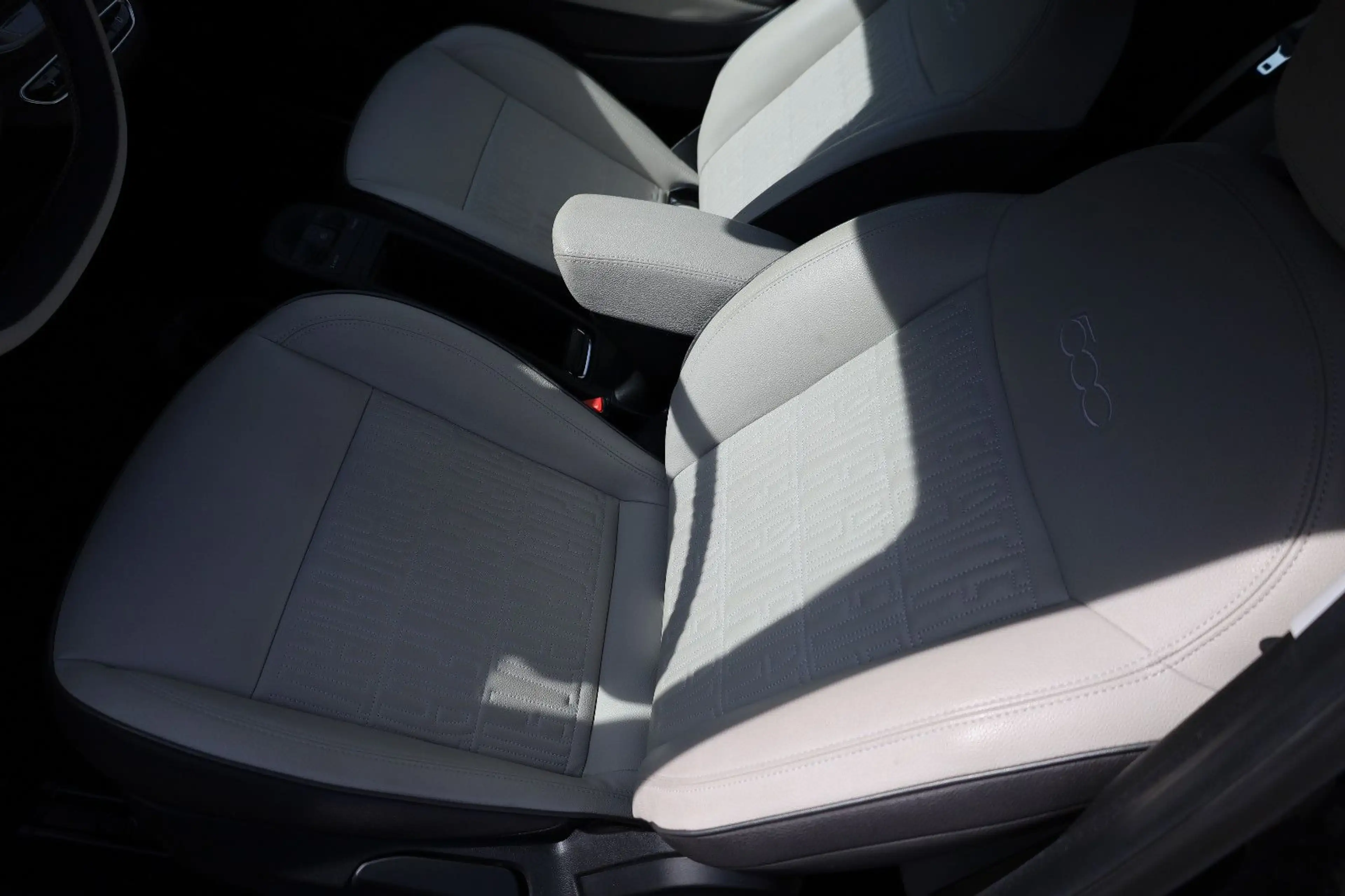 Fiat 500e La Prima by Bocelli SOH 95,9% — photo 7