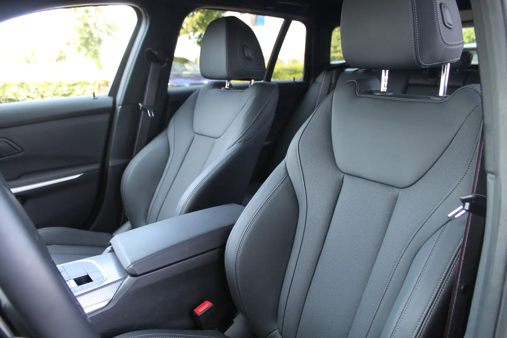 BMW 330 3 Serie Touring 330e M Sport Automaat / Sportstoel Grijs - 2