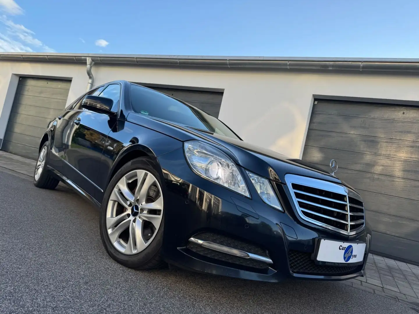 Mercedes-Benz E 300 CDI Avantgarde *Bi-Xenon/Leder/Glasdach* Schwarz - 1