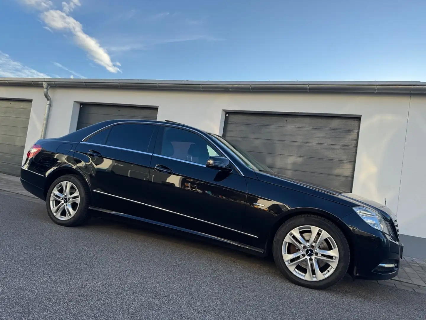 Mercedes-Benz E 300 CDI Avantgarde *Bi-Xenon/Leder/Glasdach* Schwarz - 2