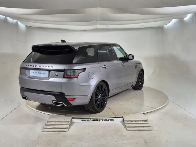 Land Rover Range Rover Sport view 2