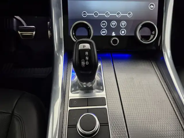 Land Rover Range Rover Sport view 11
