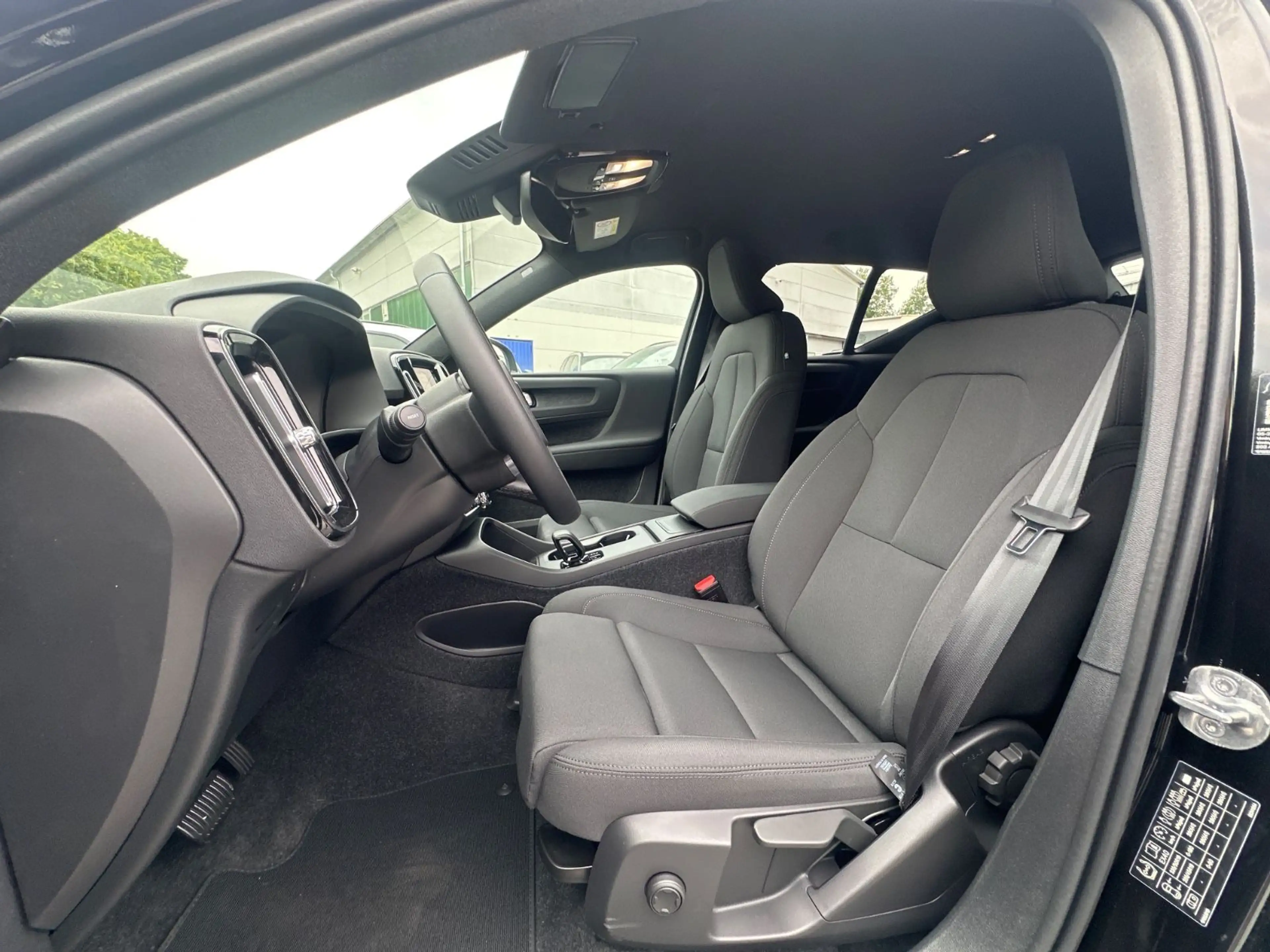 Volvo EX40 SINGLE M. PLUS DARK - WINTERPKT - 360VIEW — photo 10