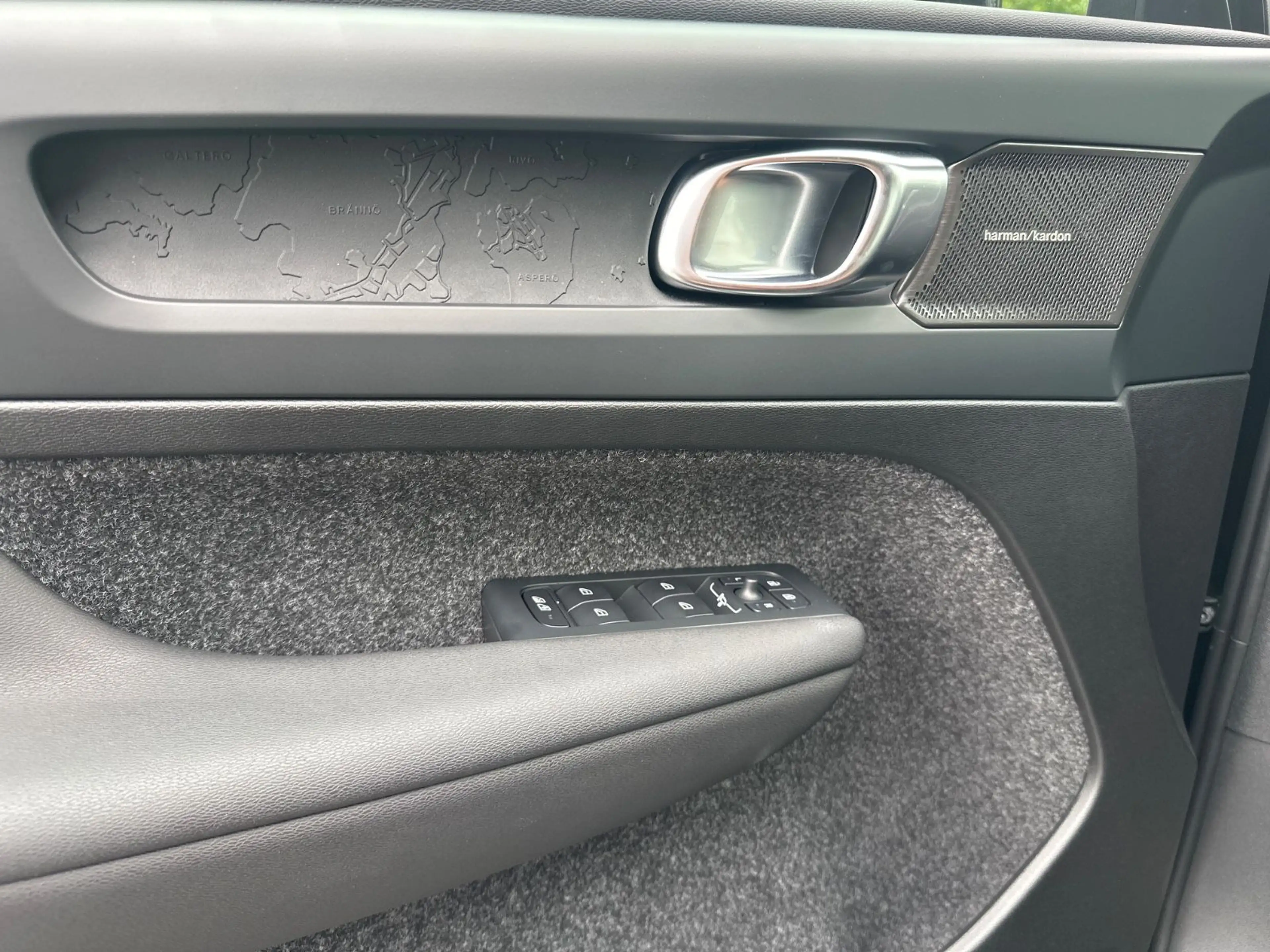 Volvo EX40 SINGLE M. PLUS DARK - WINTERPKT - 360VIEW — photo 14