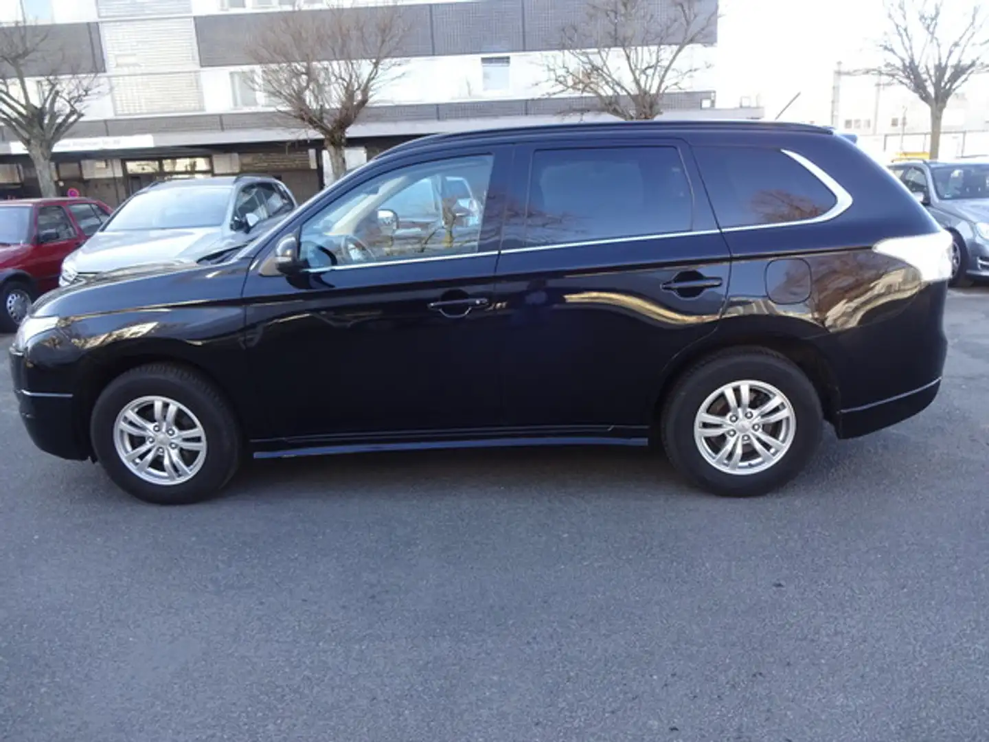 Mitsubishi Outlander Basis 2WD Schwarz - 1