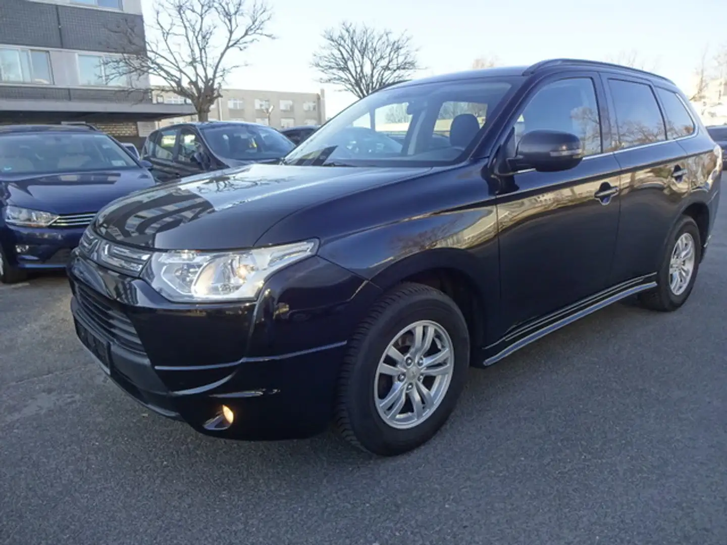 Mitsubishi Outlander Basis 2WD Schwarz - 2