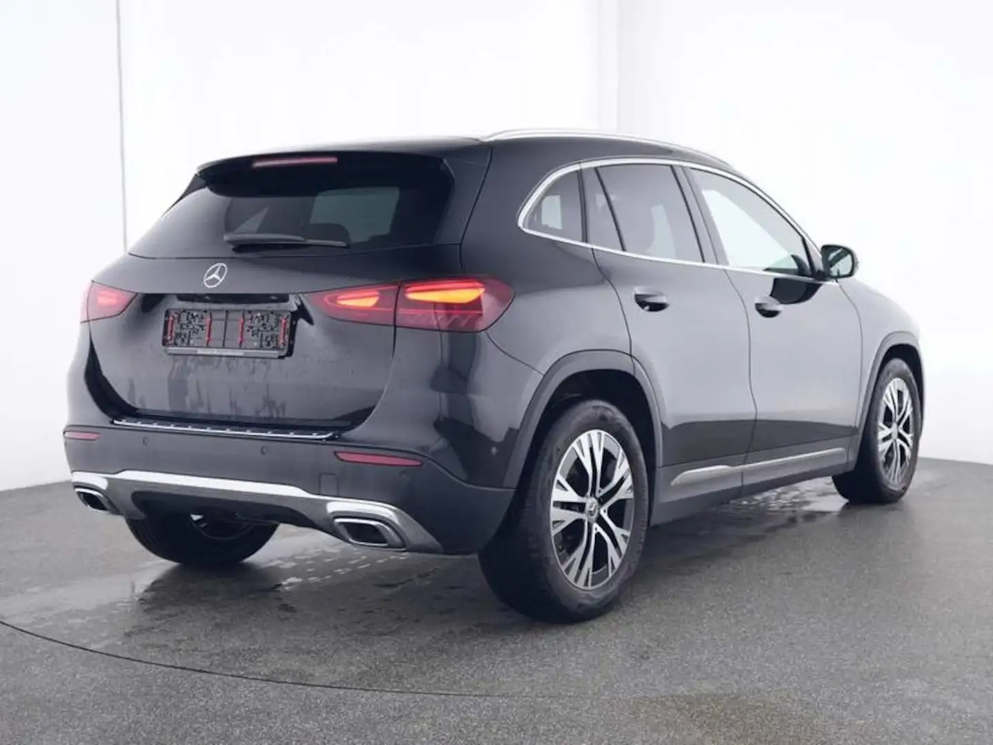 Mercedes-Benz GLA 180 Progressive *AHK* Schwarz - 2