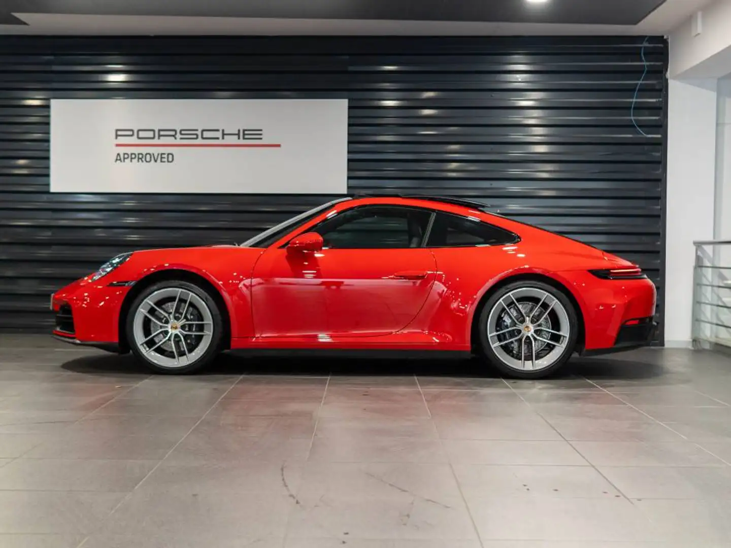 Porsche 911 Carrera Rosso - 2