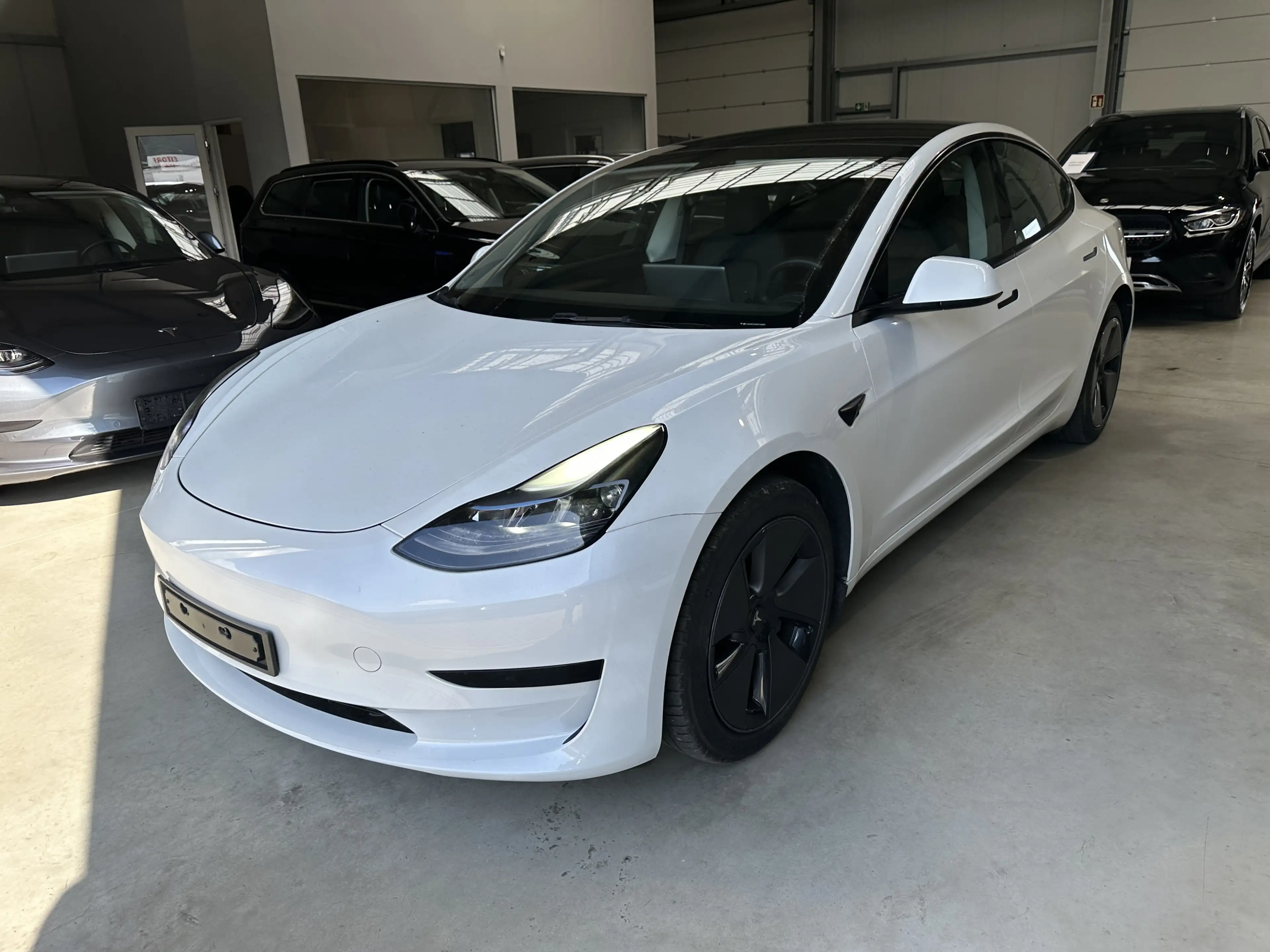 Tesla Model 3 Basis RWD Pano Navi LED Ryzen Wärmepumpe — photo 3