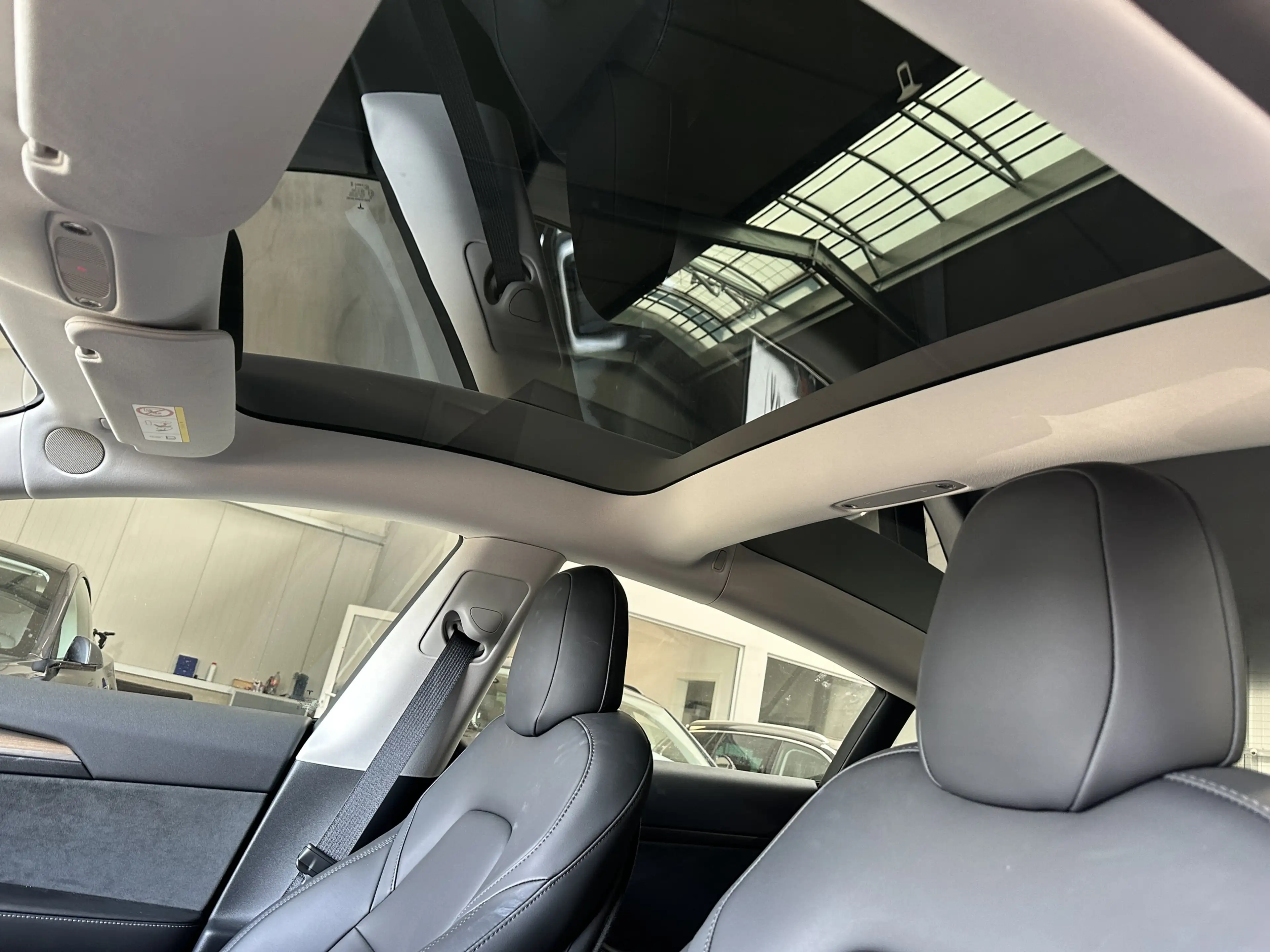 Tesla Model 3 Basis RWD Pano Navi LED Ryzen Wärmepumpe — photo 14