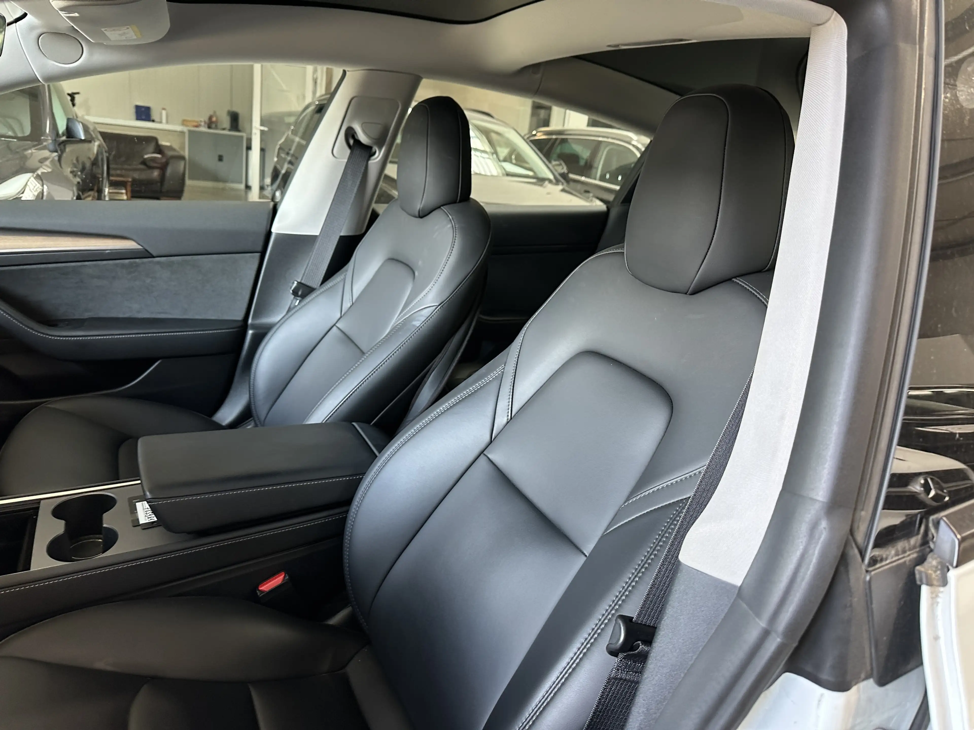 Tesla Model 3 Basis RWD Pano Navi LED Ryzen Wärmepumpe — photo 15