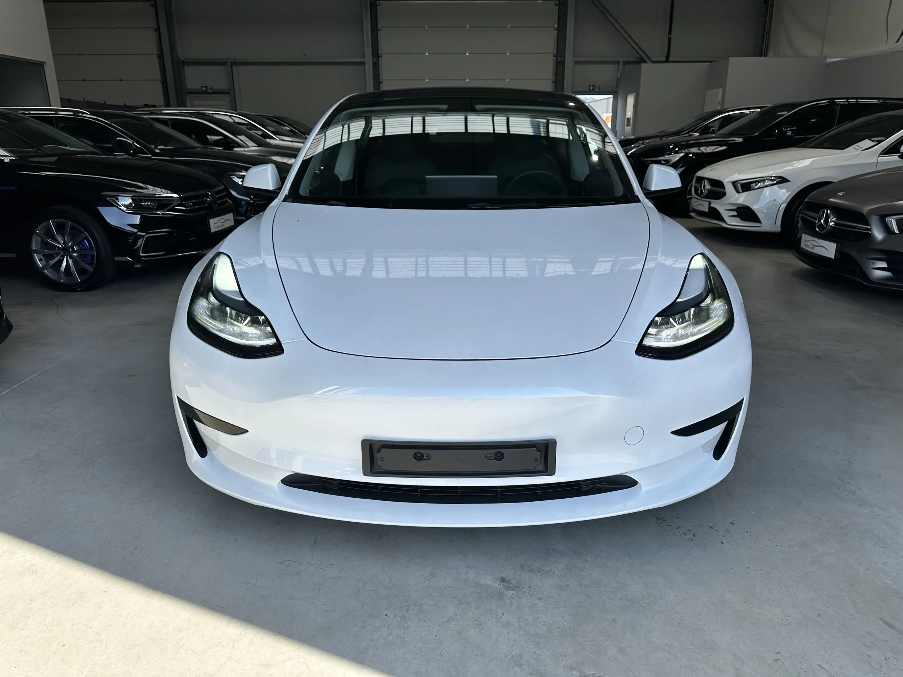 Tesla Model 3 Basis RWD Pano Navi LED Ryzen Wärmepumpe — photo 2