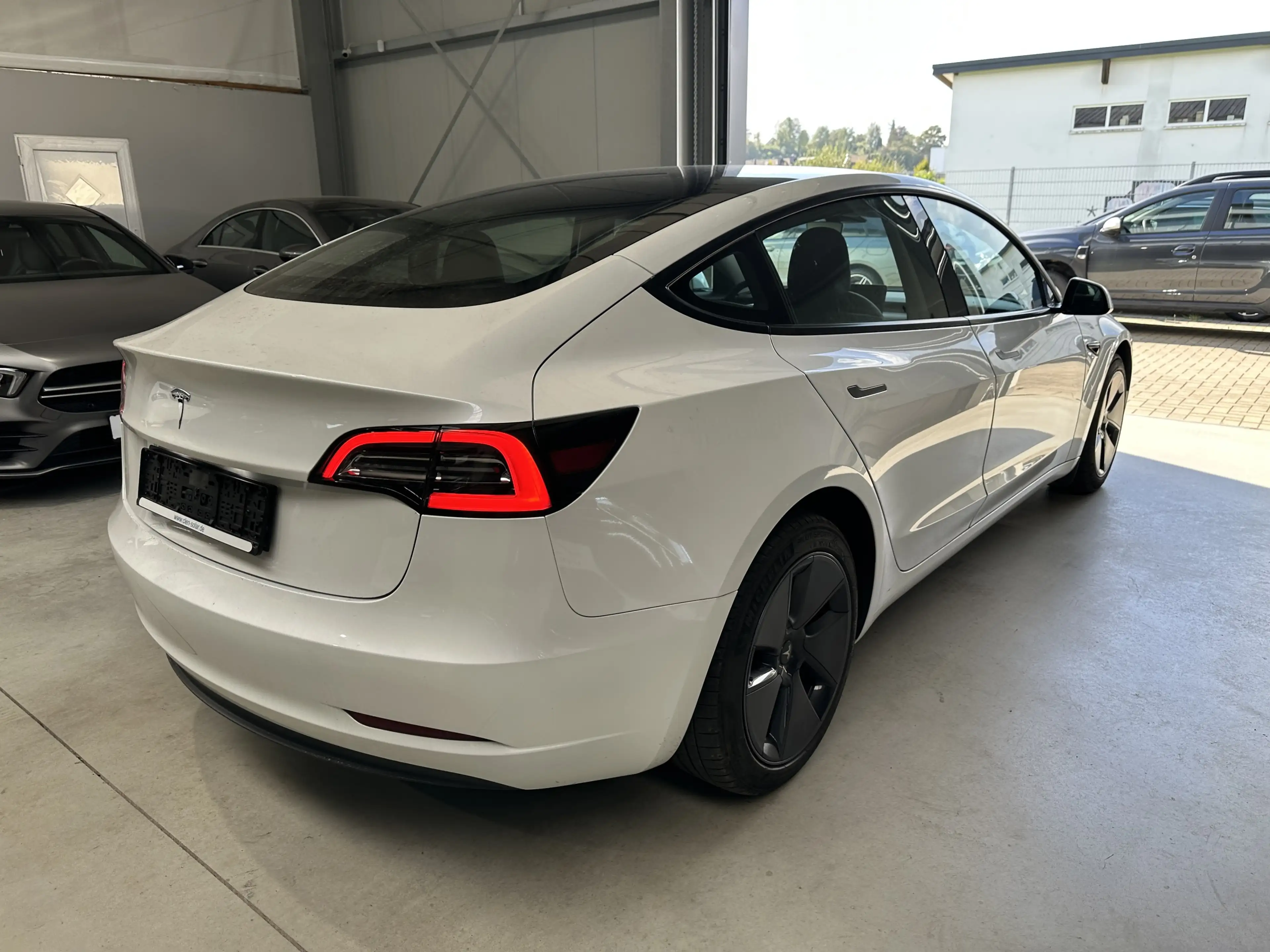 Tesla Model 3 Basis RWD Pano Navi LED Ryzen Wärmepumpe — photo 6