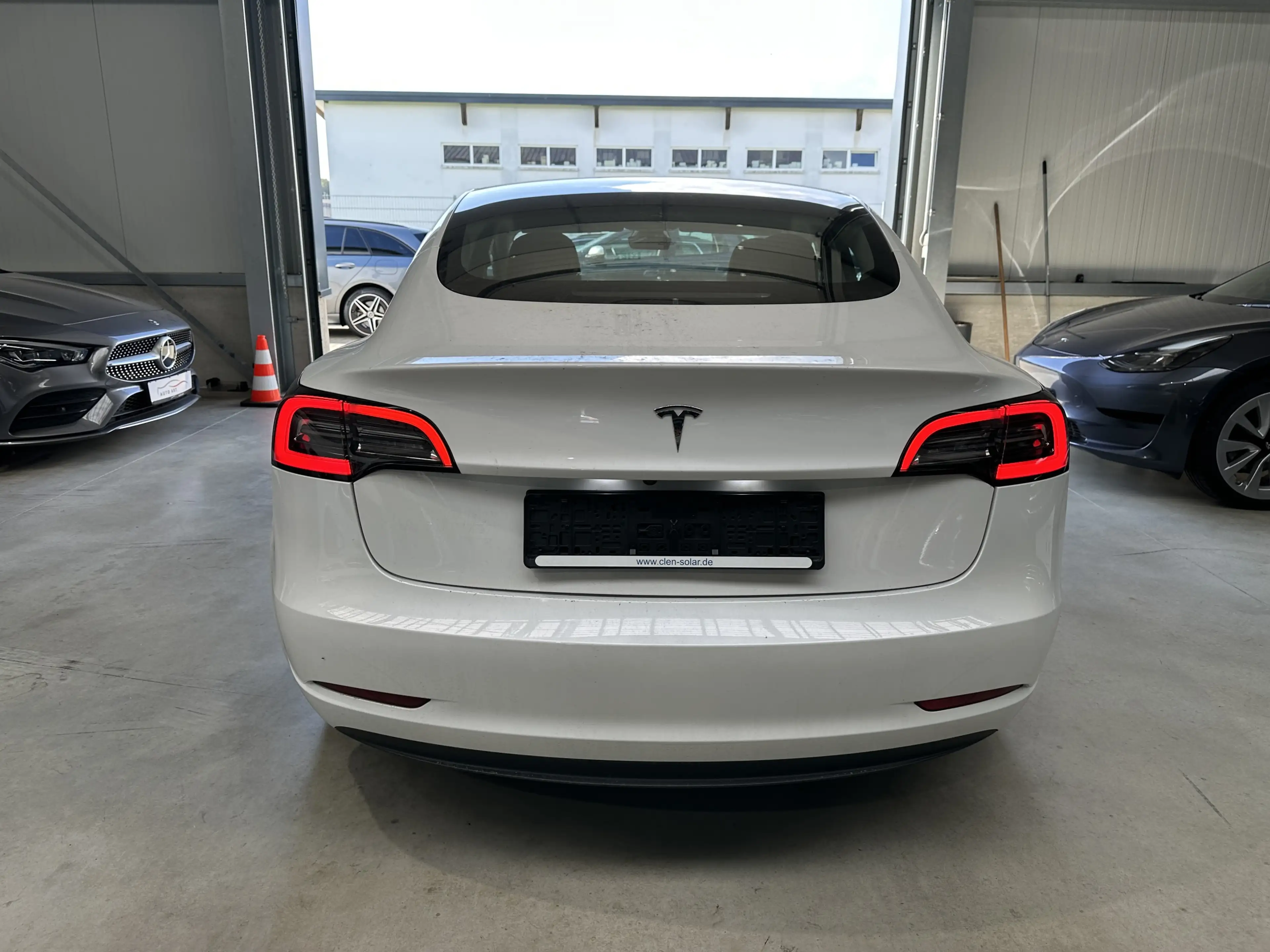 Tesla Model 3 Basis RWD Pano Navi LED Ryzen Wärmepumpe — photo 5