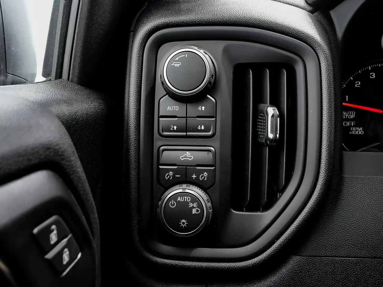 Chevrolet Silverado 1500 photo Chevrolet Silverado 1500
