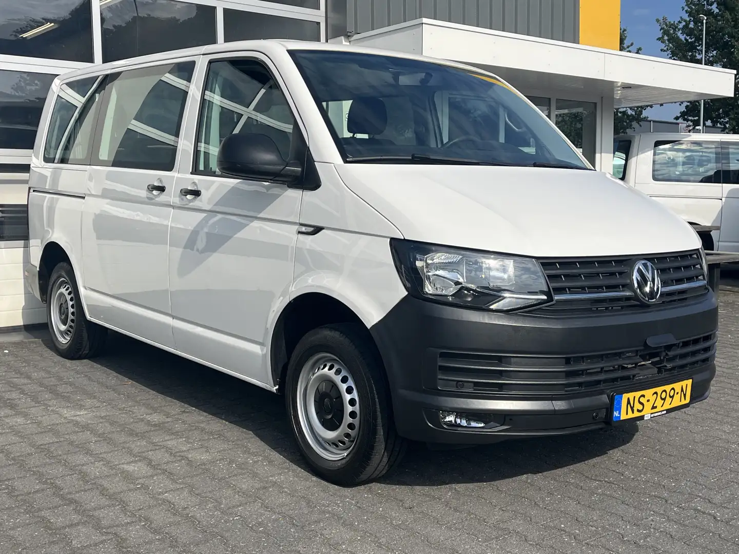 Volkswagen T6 Transporter 2.0 TDI L1H1 Kombi Airco BTW en BPM vrij 1e eigena Weiß - 1