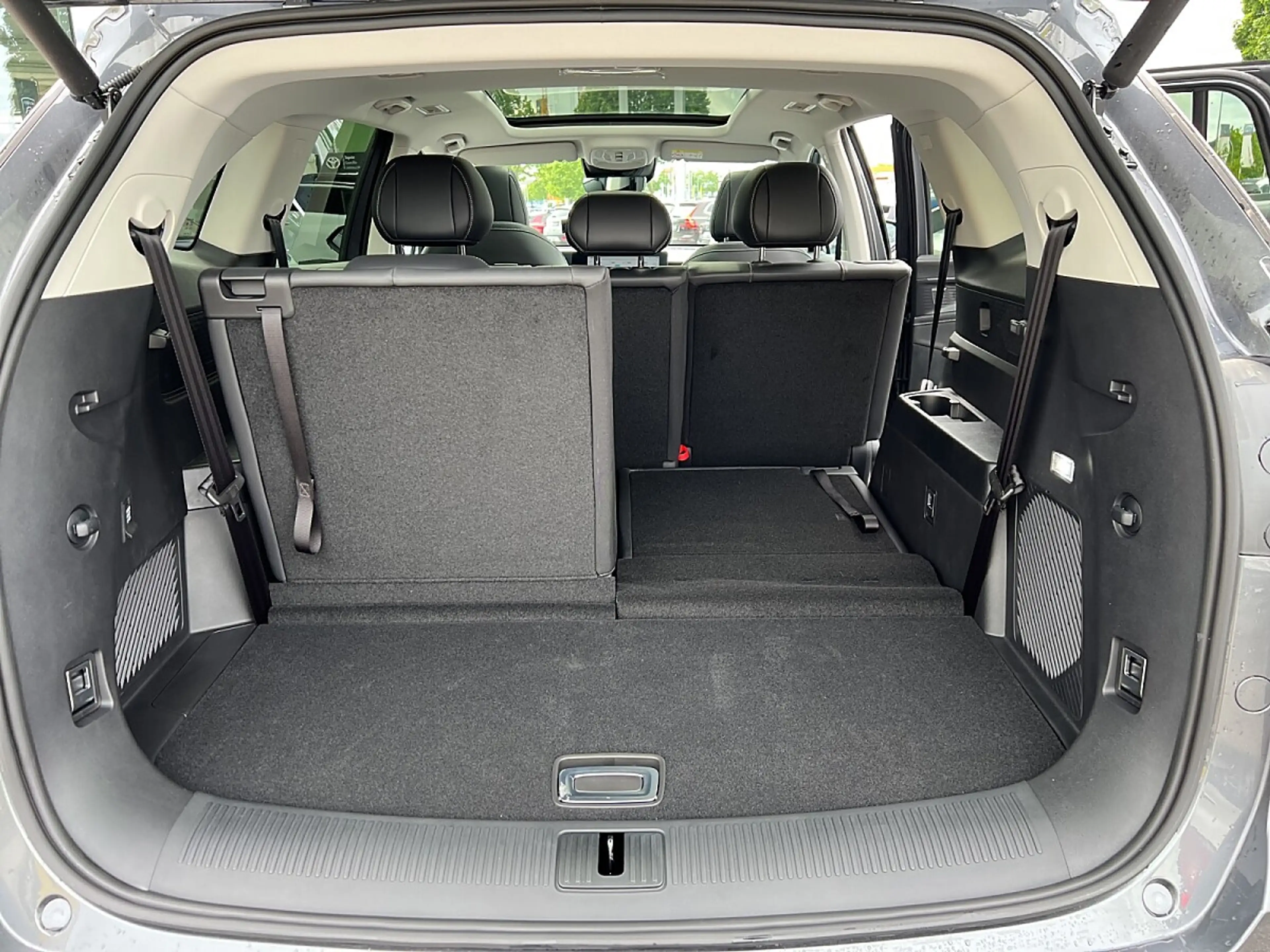 MG MGS9 PHEV Premium + Österreich Paket + Metallic! + G... — photo 13