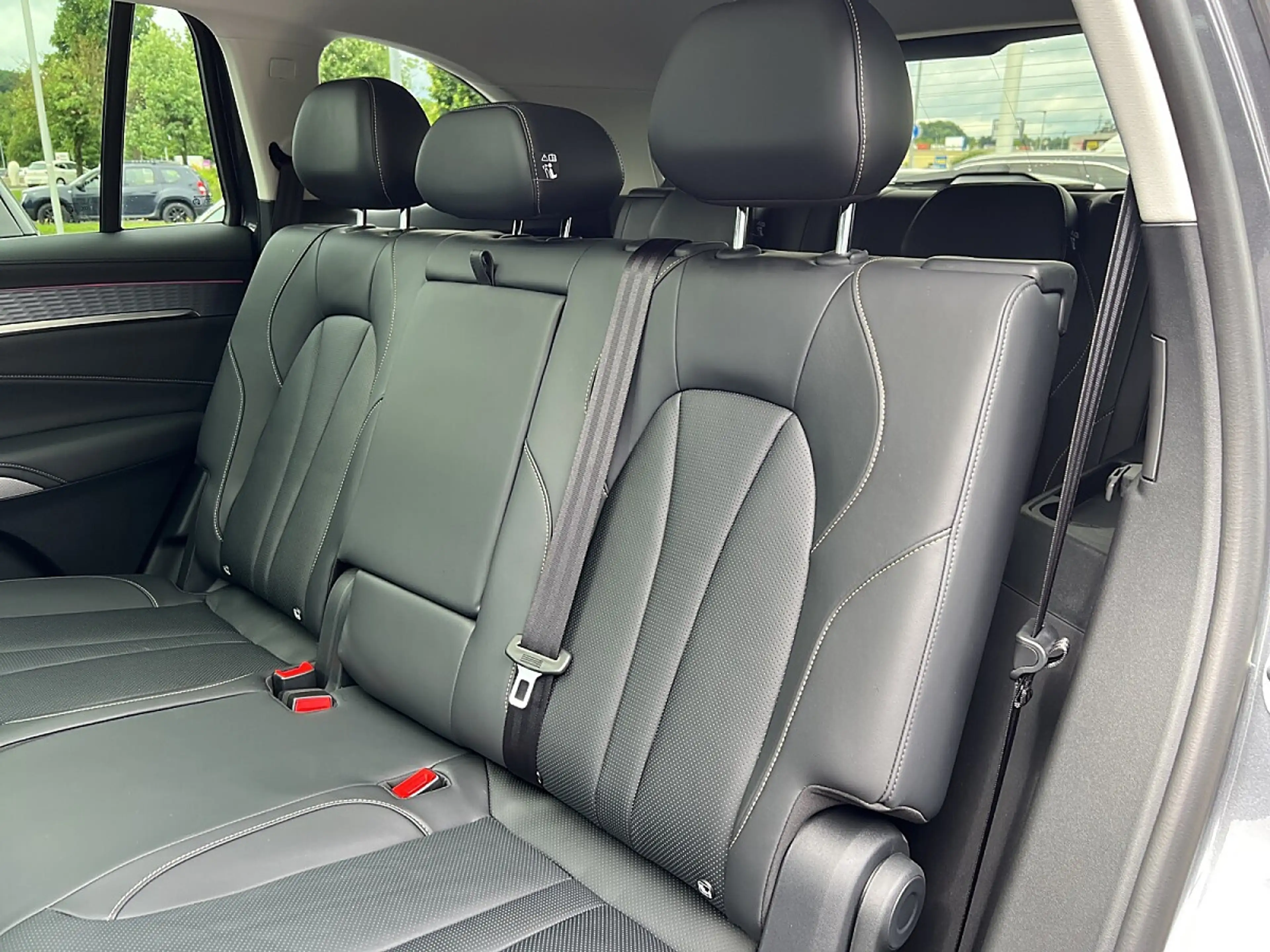 MG MGS9 PHEV Premium + Österreich Paket + Metallic! + G... — photo 12