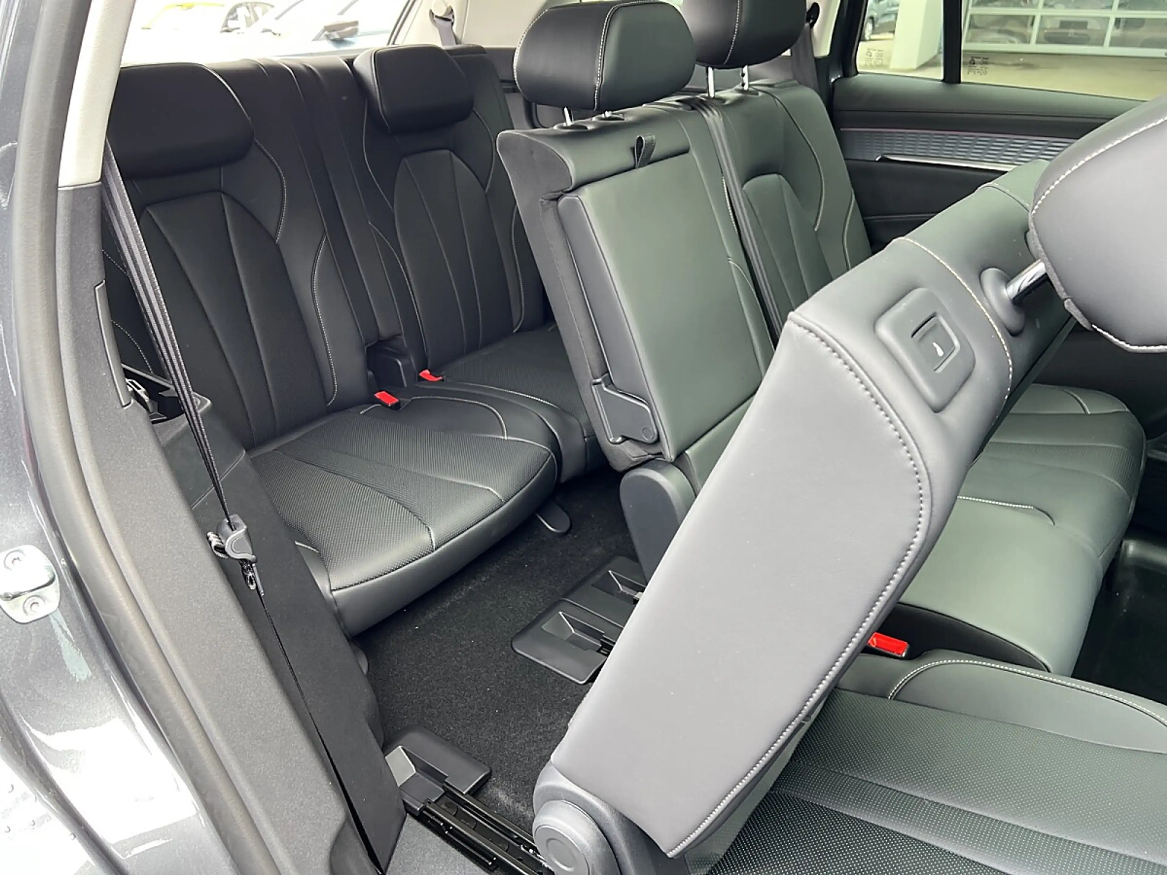 MG MGS9 PHEV Premium + Österreich Paket + Metallic! + G... — photo 14