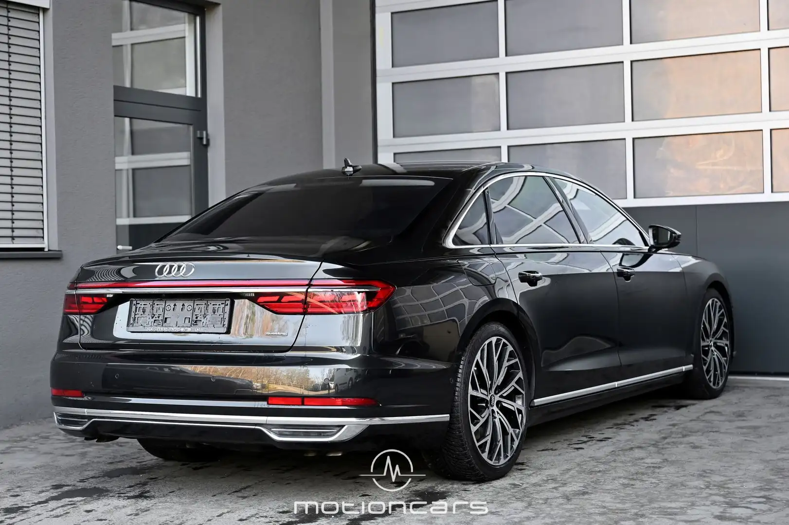 Audi A8 60 3.0 TFSI e quattro Lang crna - 2