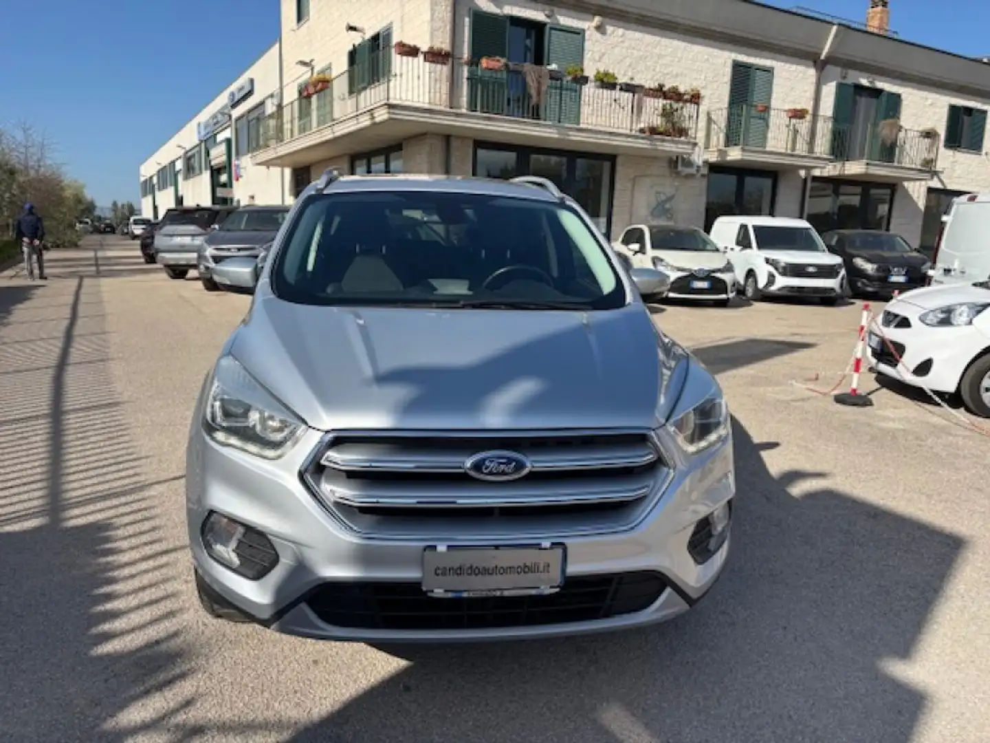 Ford Kuga 1.5 TDCI 120 CV S&S 2WD Titanium Business Gris - 2