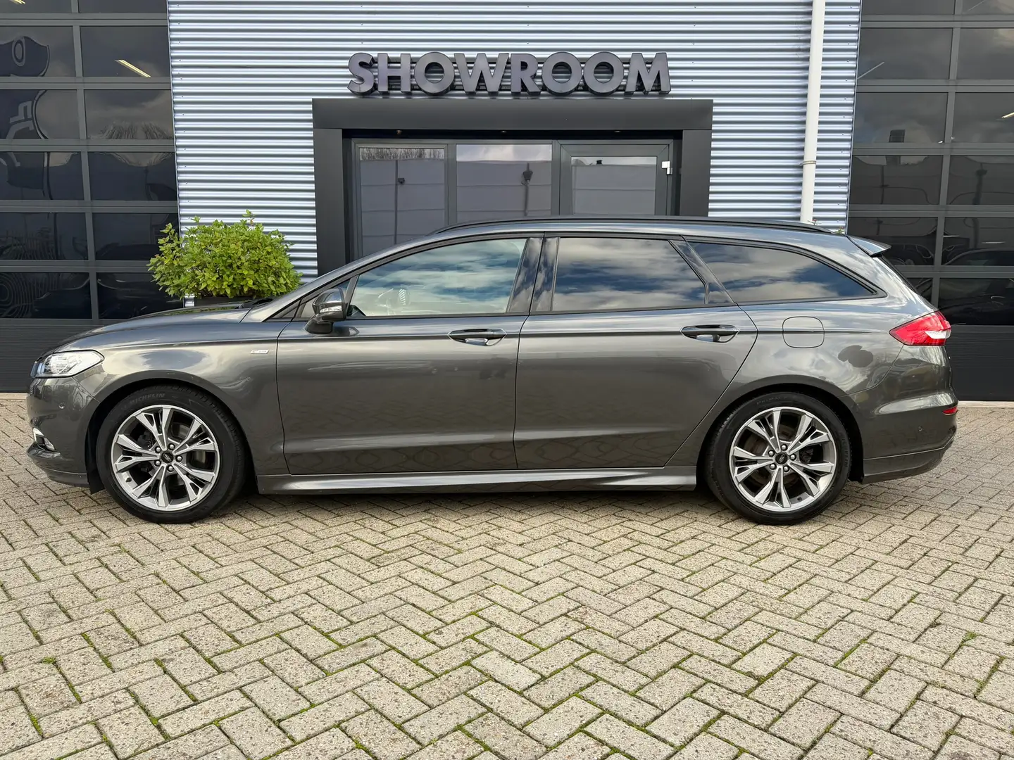 Ford Mondeo Wagon 1.5 ST Line Automaat|Pano|Applecarplay|Camer Gris - 2