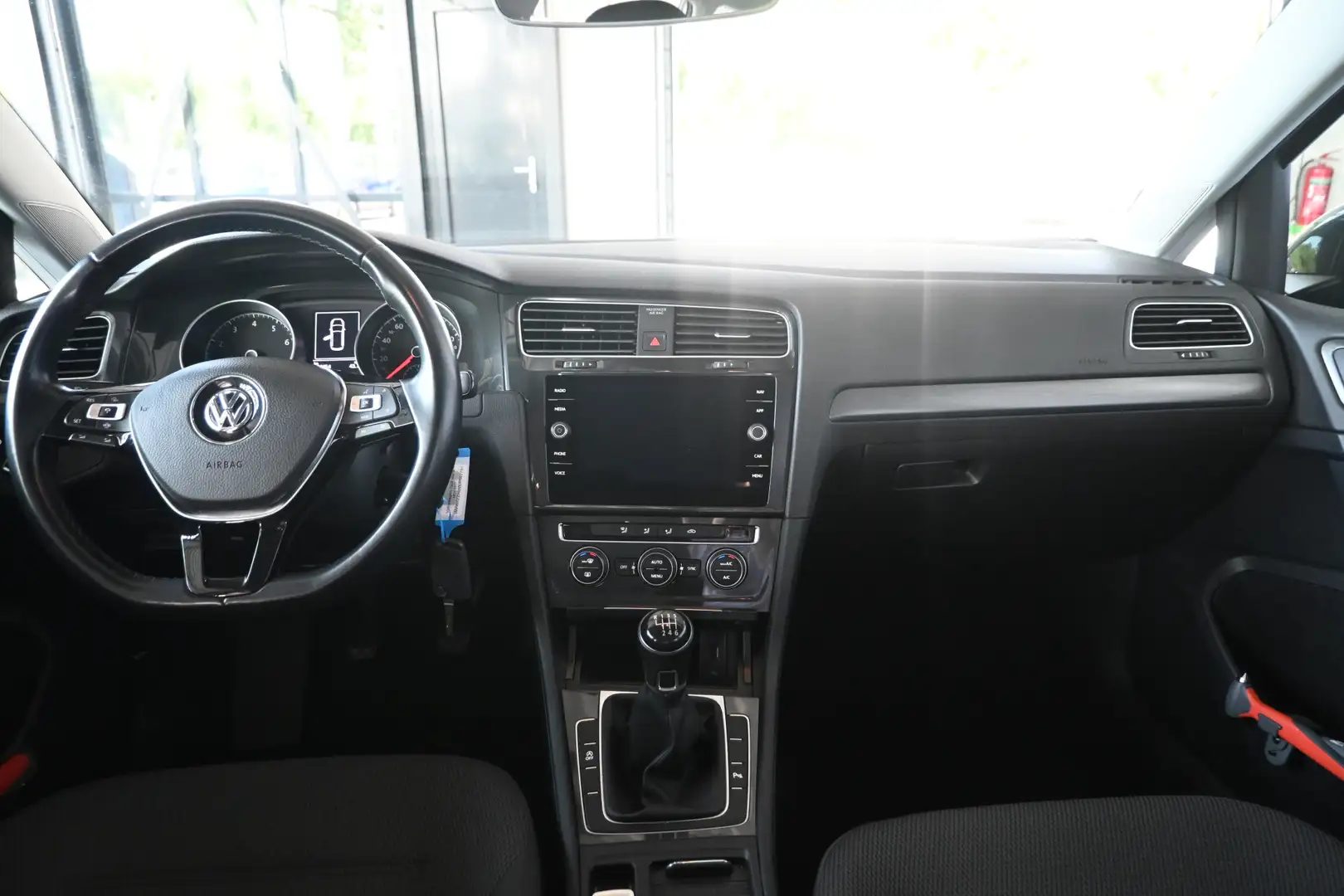 Volkswagen Golf Variant 1.0 TSI Comfortline Clima Navigatie Apple Carplay Gris - 2