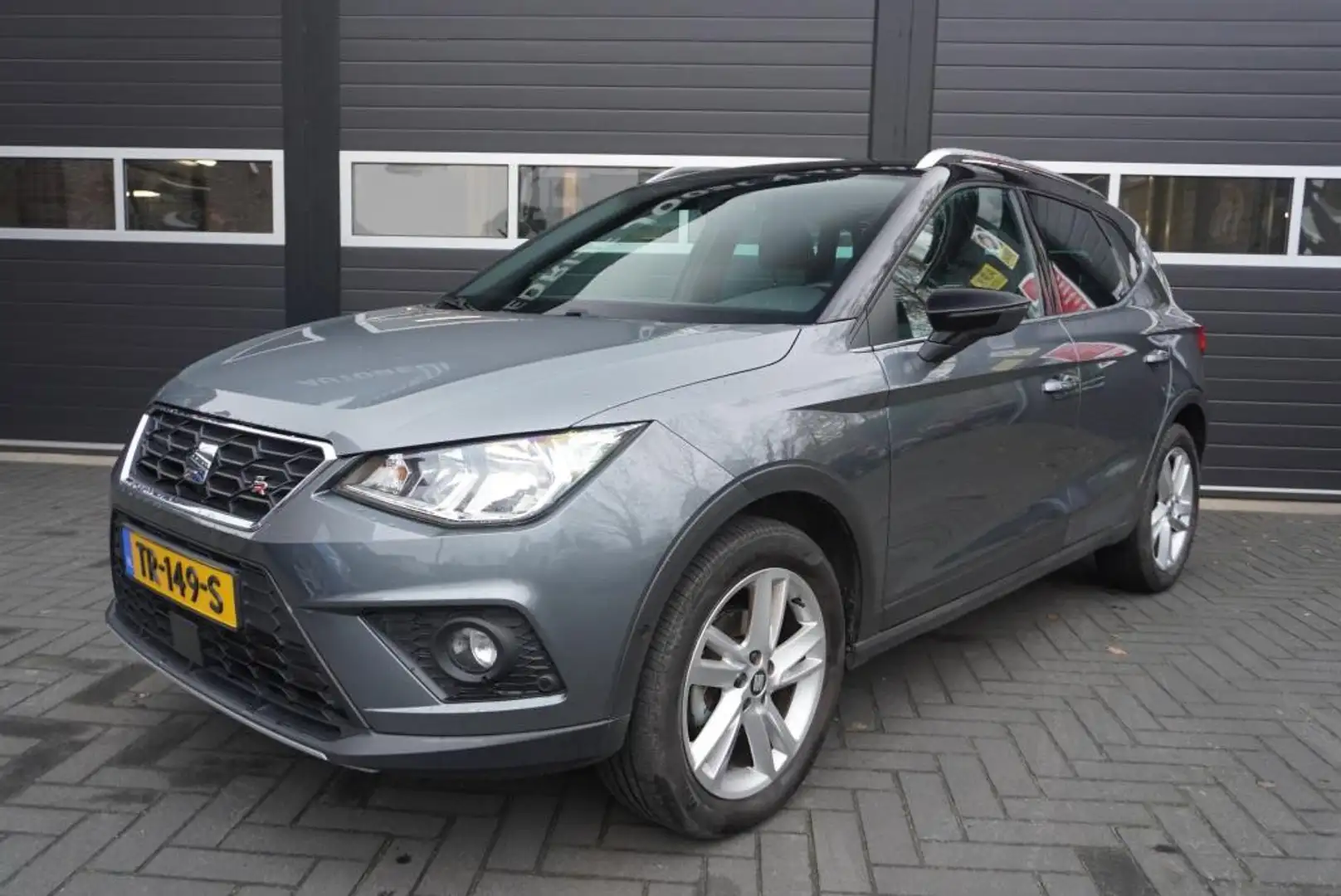 SEAT Arona 1.0 TSI FR Aut/Airco/Camera/CC/Trekhaak/Navi Gris - 1
