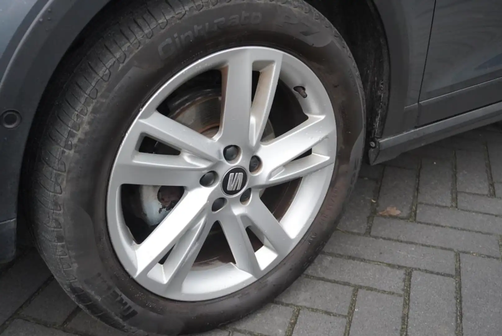 SEAT Arona 1.0 TSI FR Aut/Airco/Camera/CC/Trekhaak/Navi Gris - 2