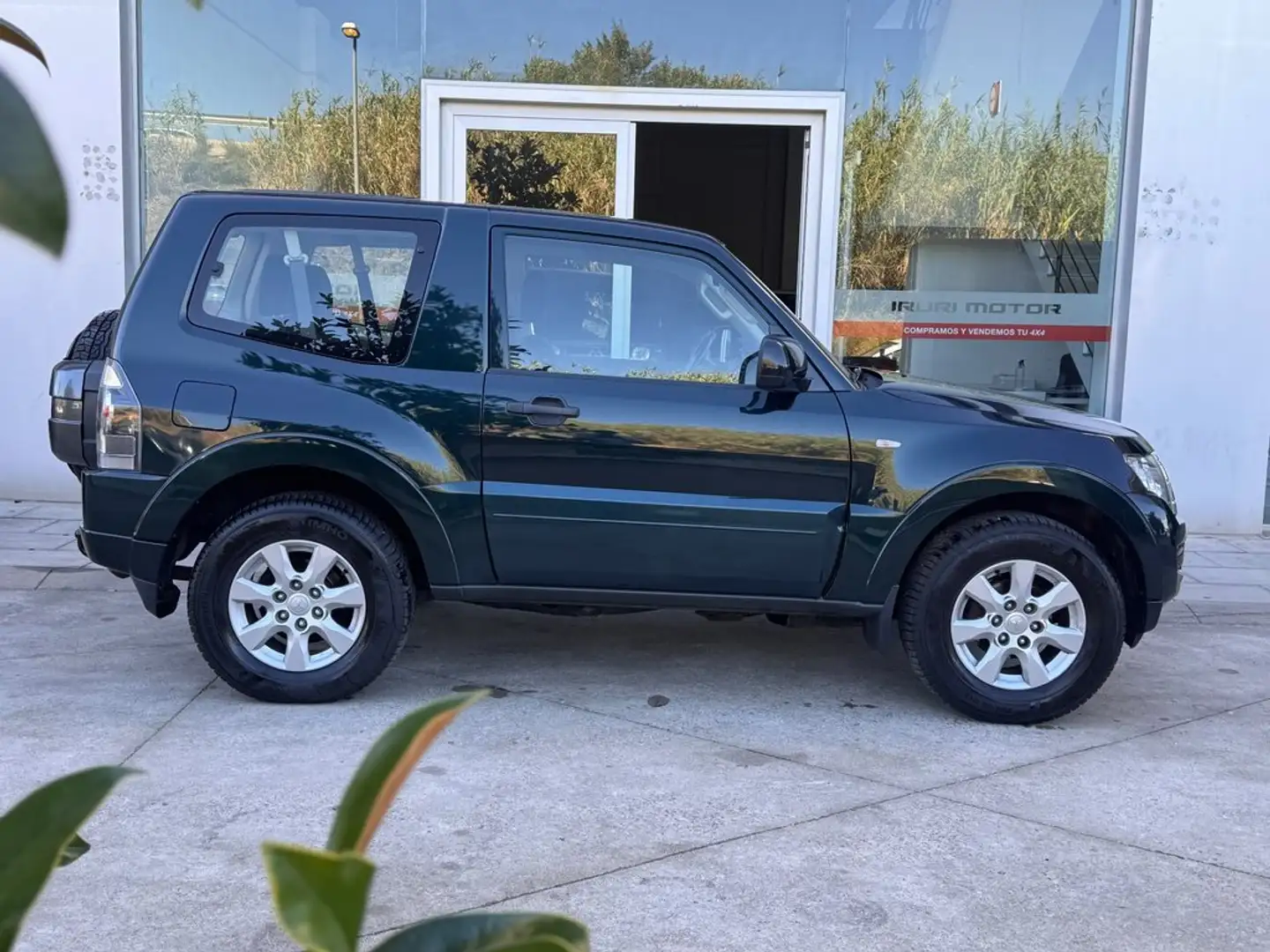 Mitsubishi Montero 3.2 DI-D Spirit Auto Verde - 1