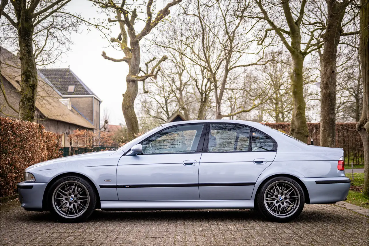 BMW M5 5-serie 4.9 V8 Silverstone Eisenmann Schuifdak, foto 3