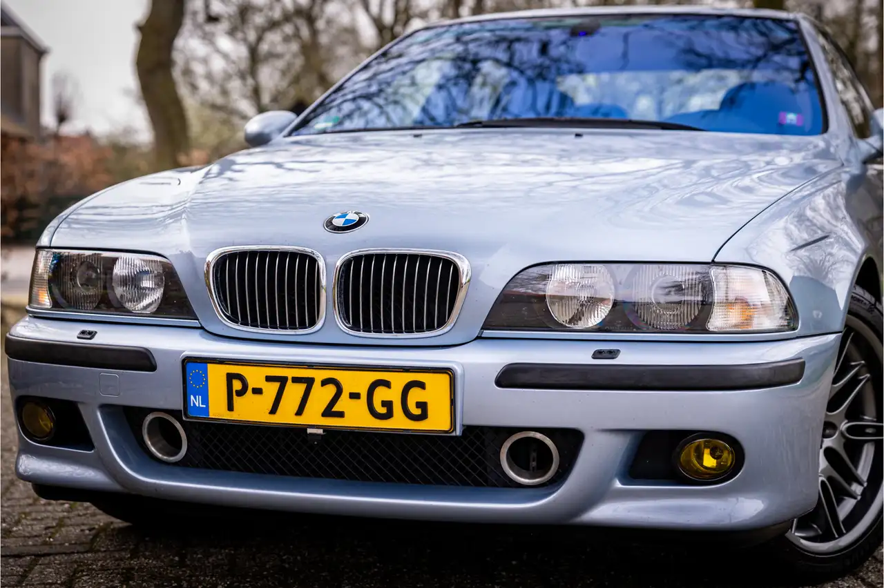 BMW M5 5-serie 4.9 V8 Silverstone Eisenmann Schuifdak, foto 2