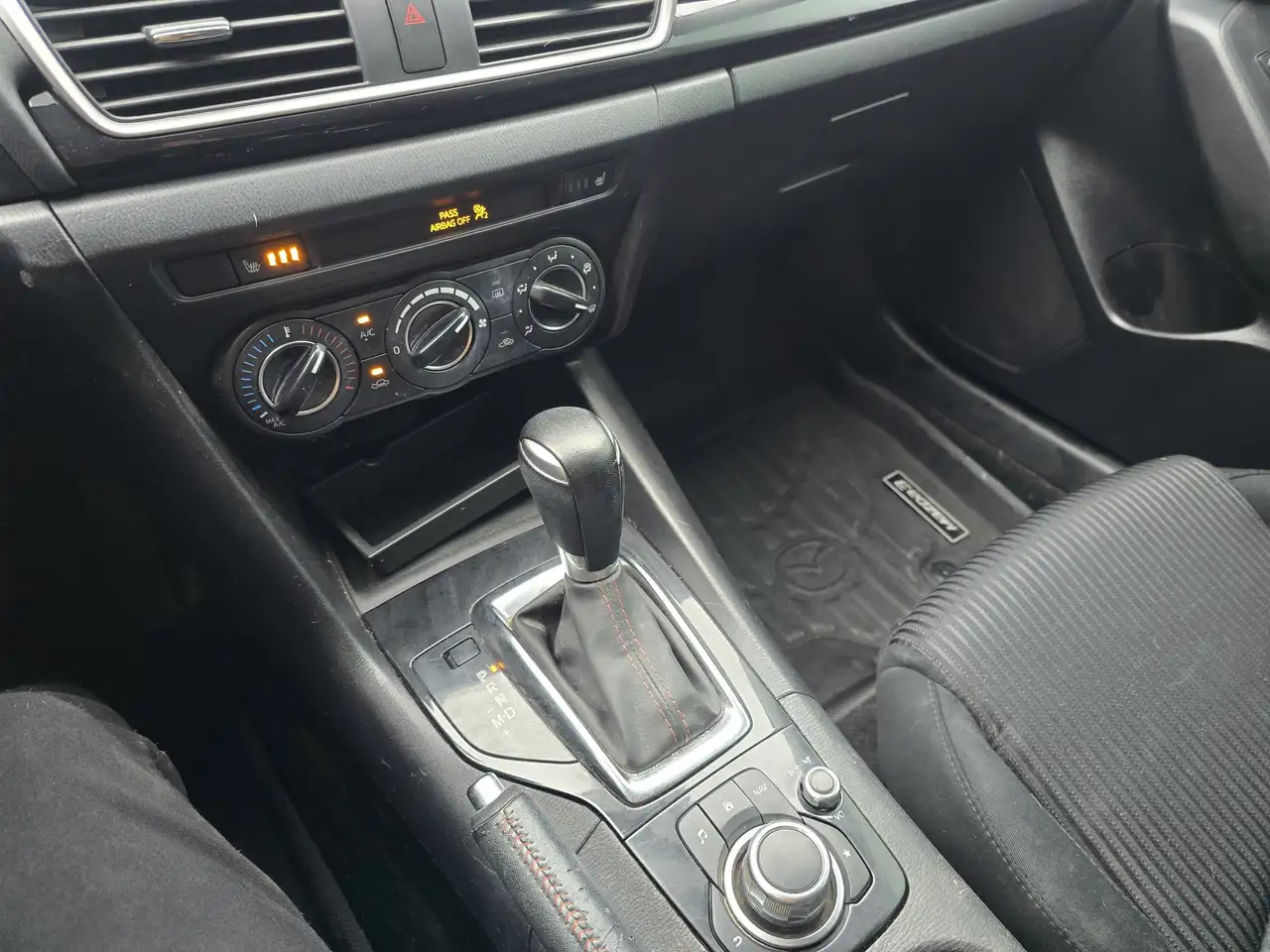 Mazda 3 снимка Mazda 3