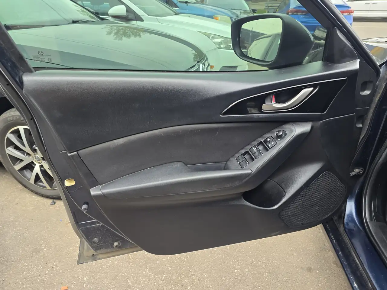 Mazda 3 снимка Mazda 3