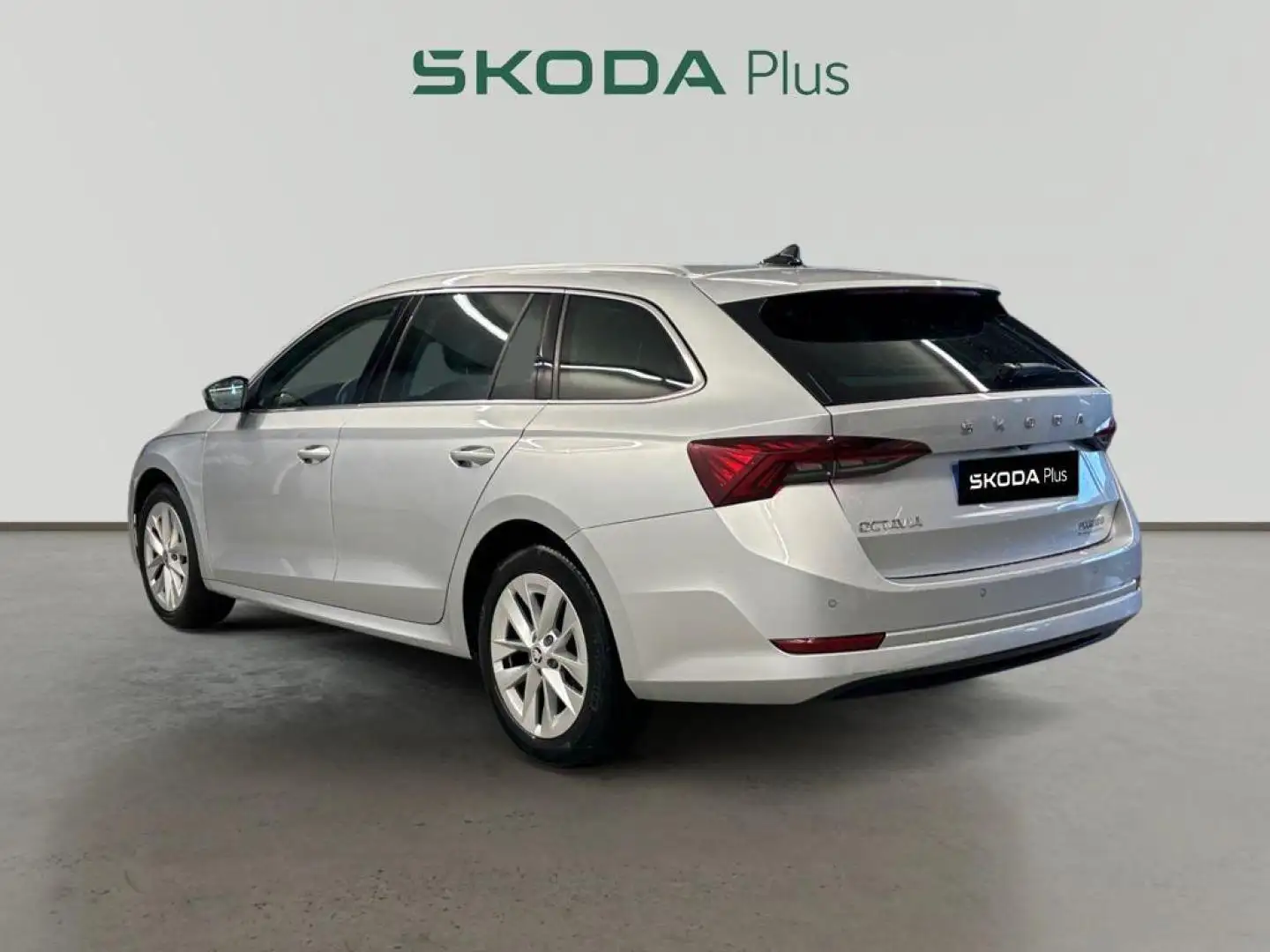 Skoda Octavia 2.0TDI Style DSG 110kW Plateado - 2
