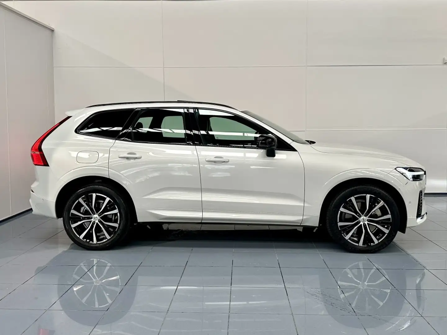 Volvo XC60 B4 Ultimate Dark FWD Aut. Blanco - 2