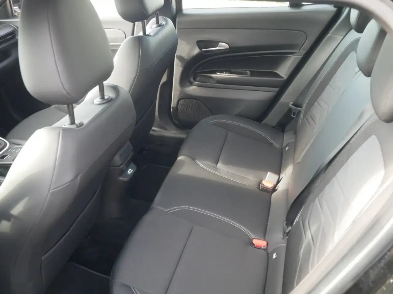 Jeep Avenger ALTITUDE 1.2 T3 100 PS PDC WINTER INFO KOMFORT ALL, миниатюра 14