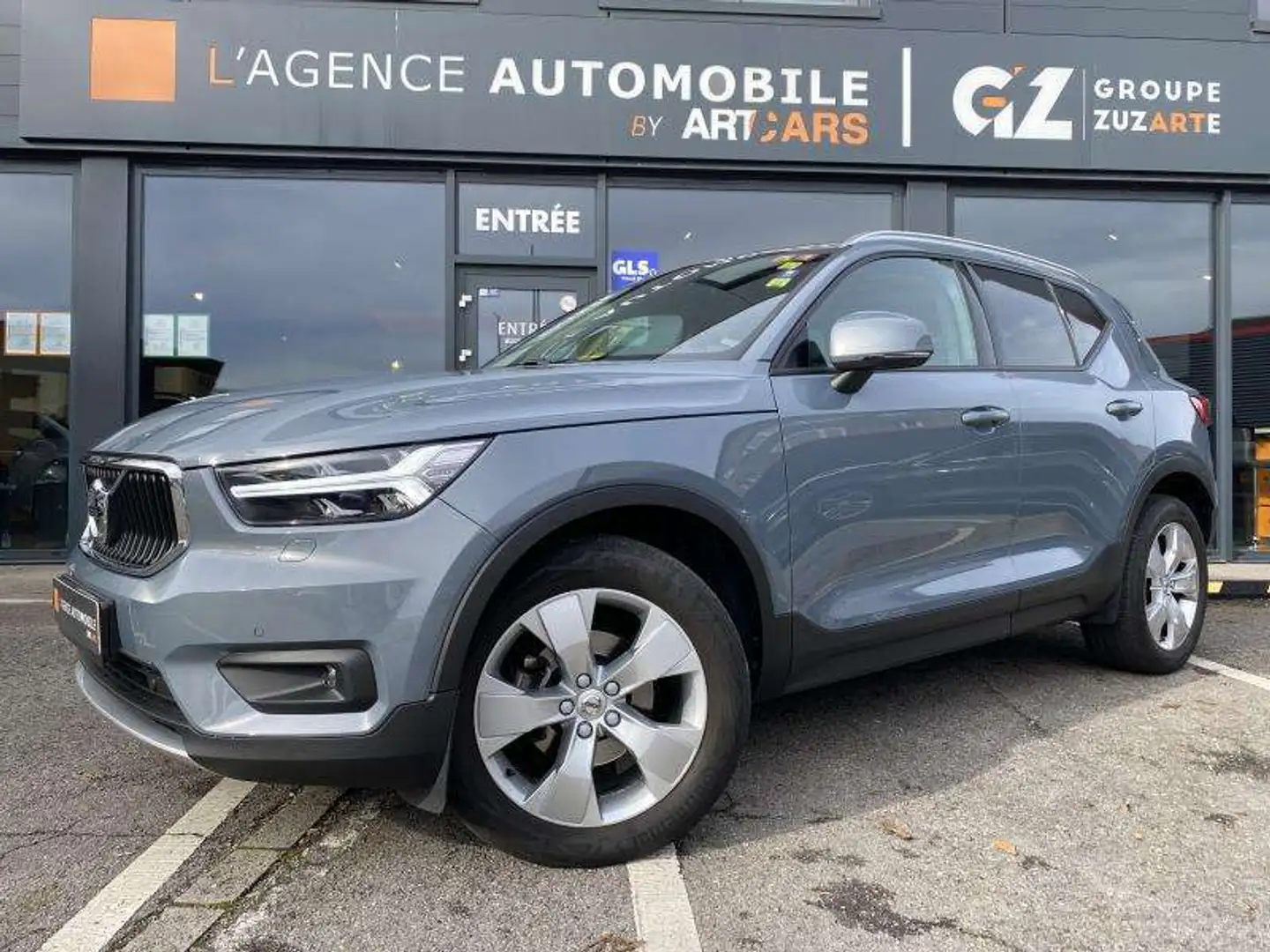 Volvo XC40 D3 MOMENTUM PRO Gris - 2