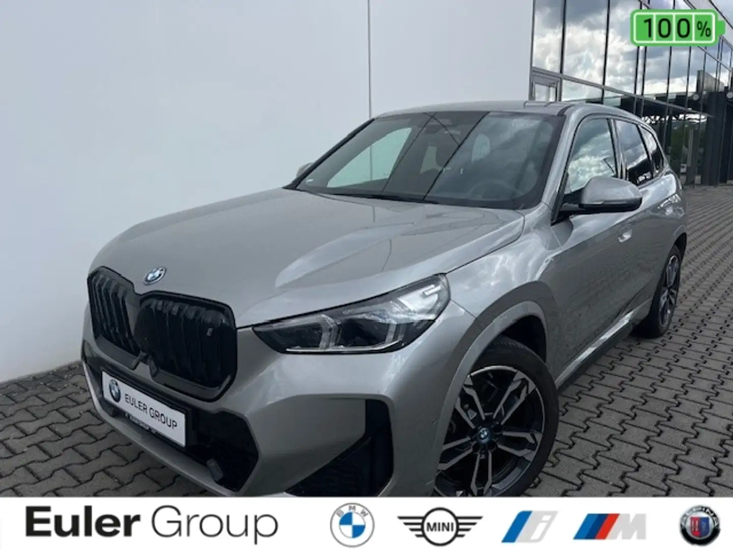 BMW iX1 xDrive 30 M-Sport Sportpaket HUD Navi Silber - 1