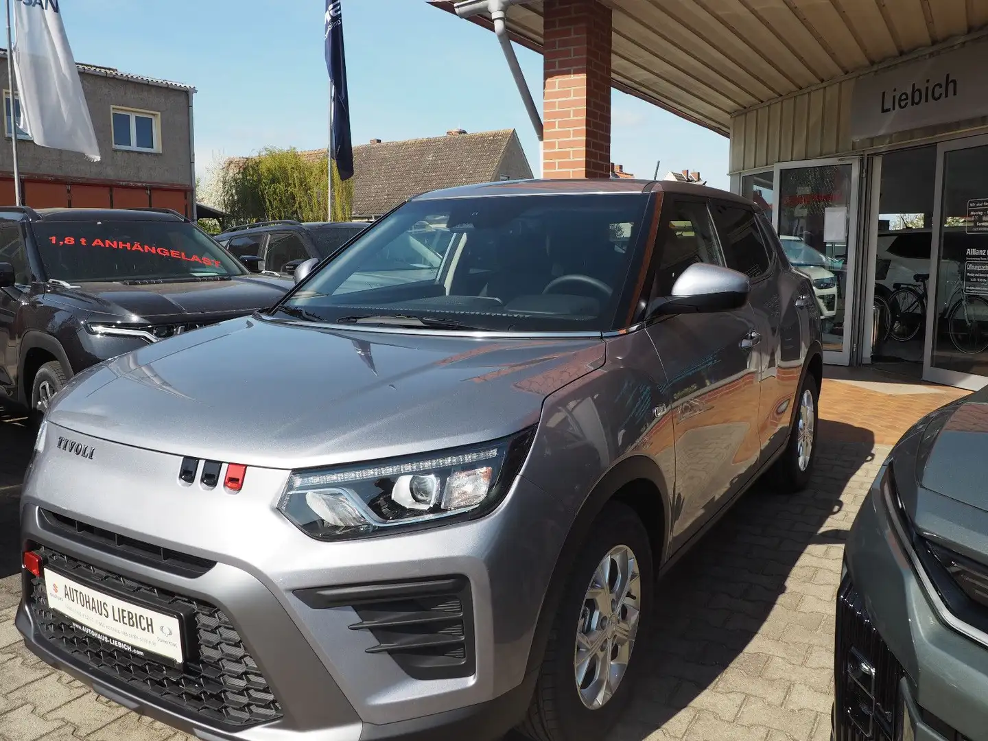 KGM Tivoli KGM Tivoli Nomad 1.5 Automatik Srebrny - 2