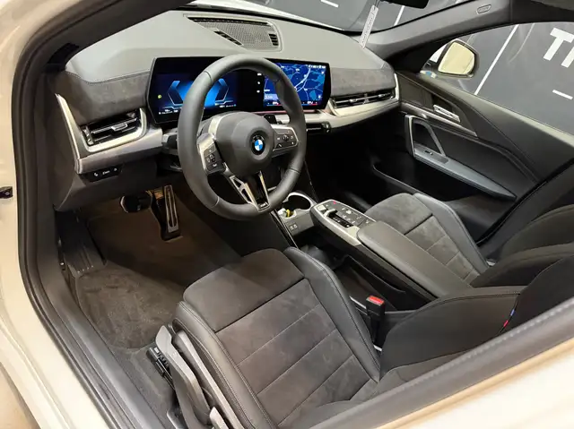 BMW X1 view 11